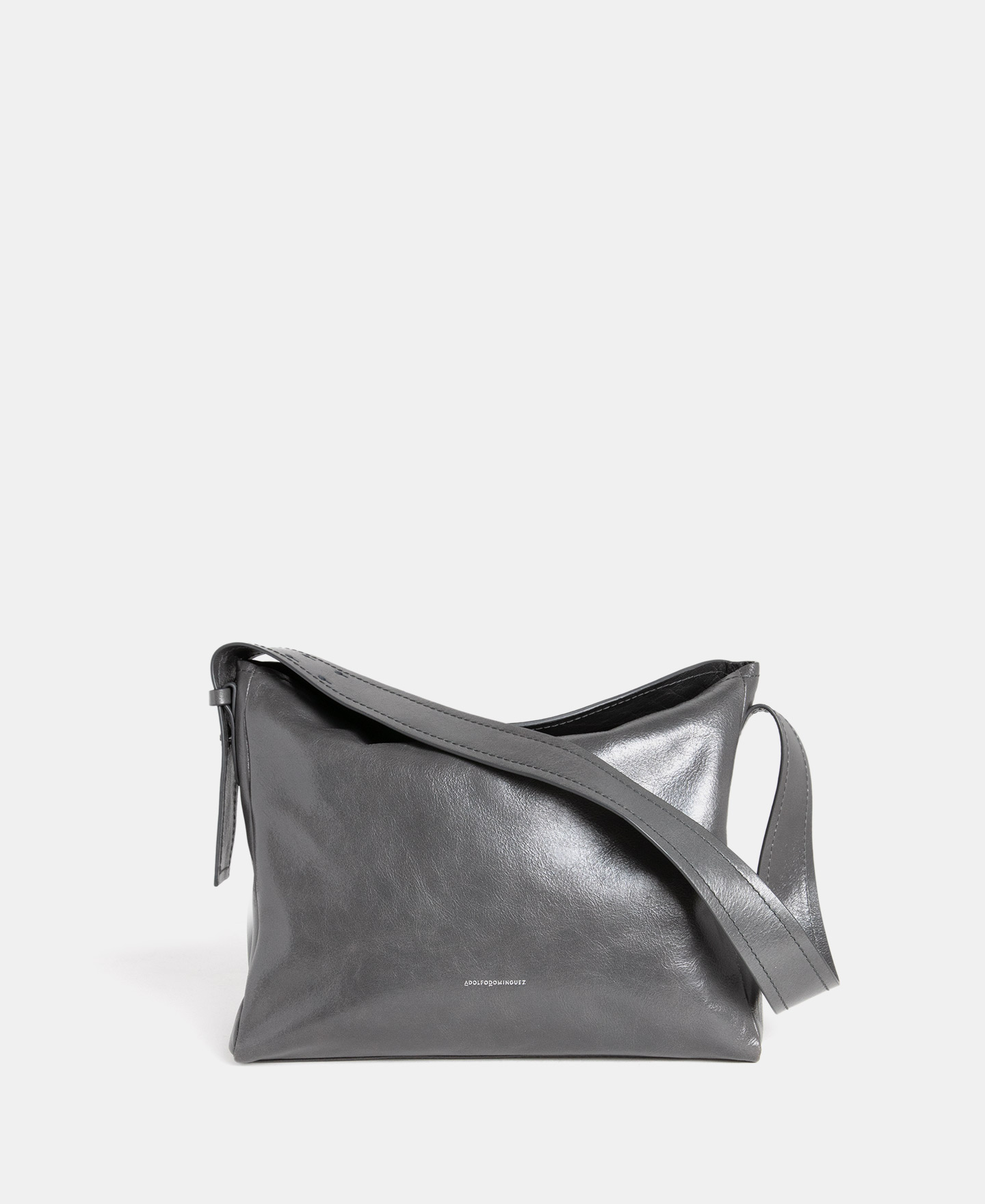 Hobo with magnetic clasp in leather image number 0