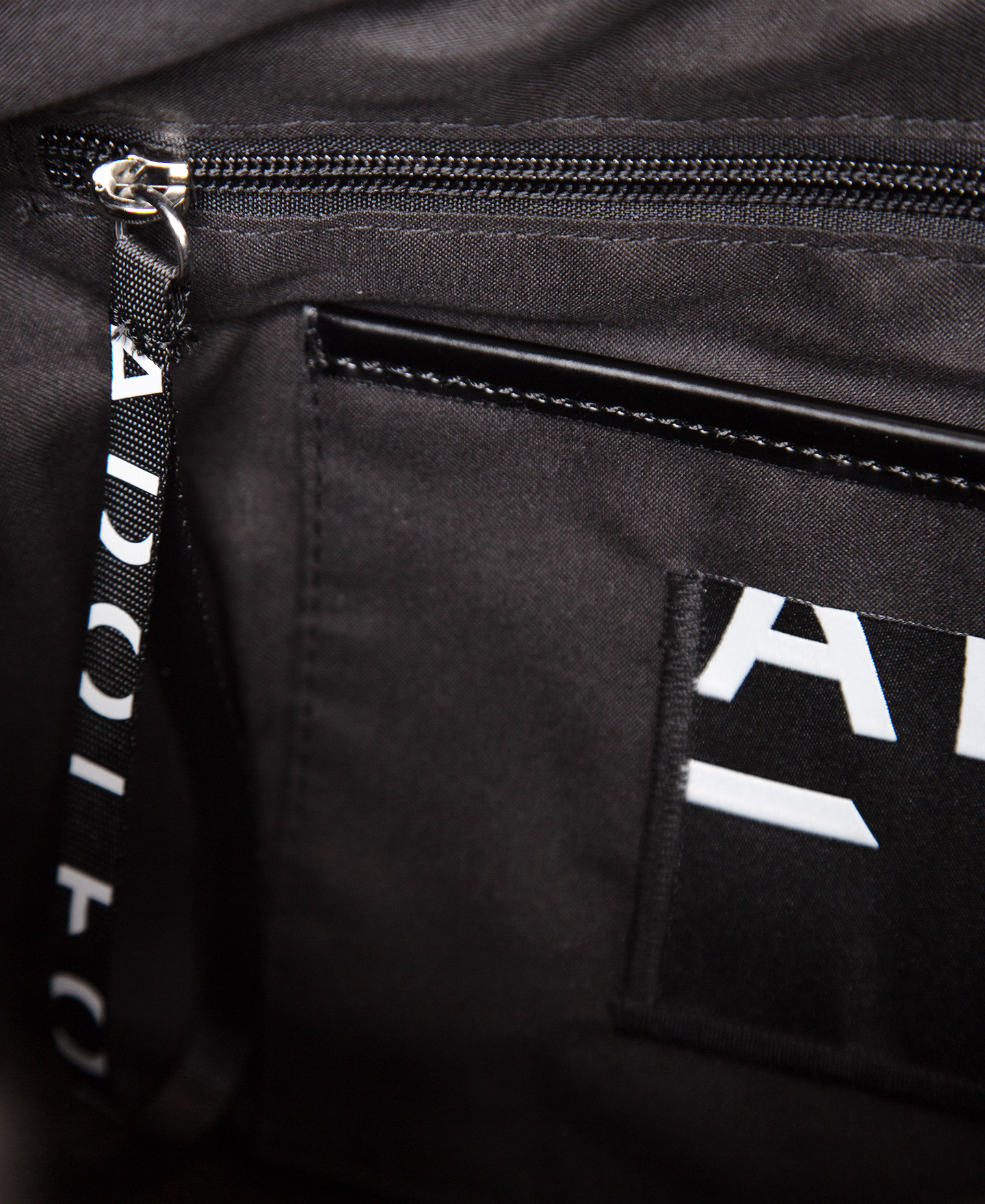 Padded hobo bag with adjustable handle image number 2