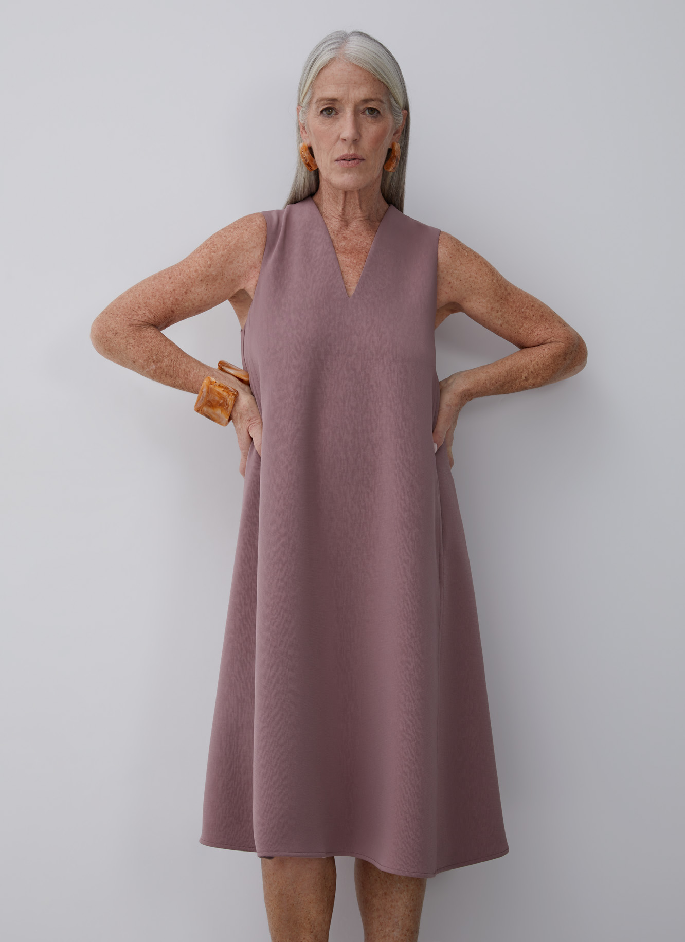 Sleeveless evase dress image number 0