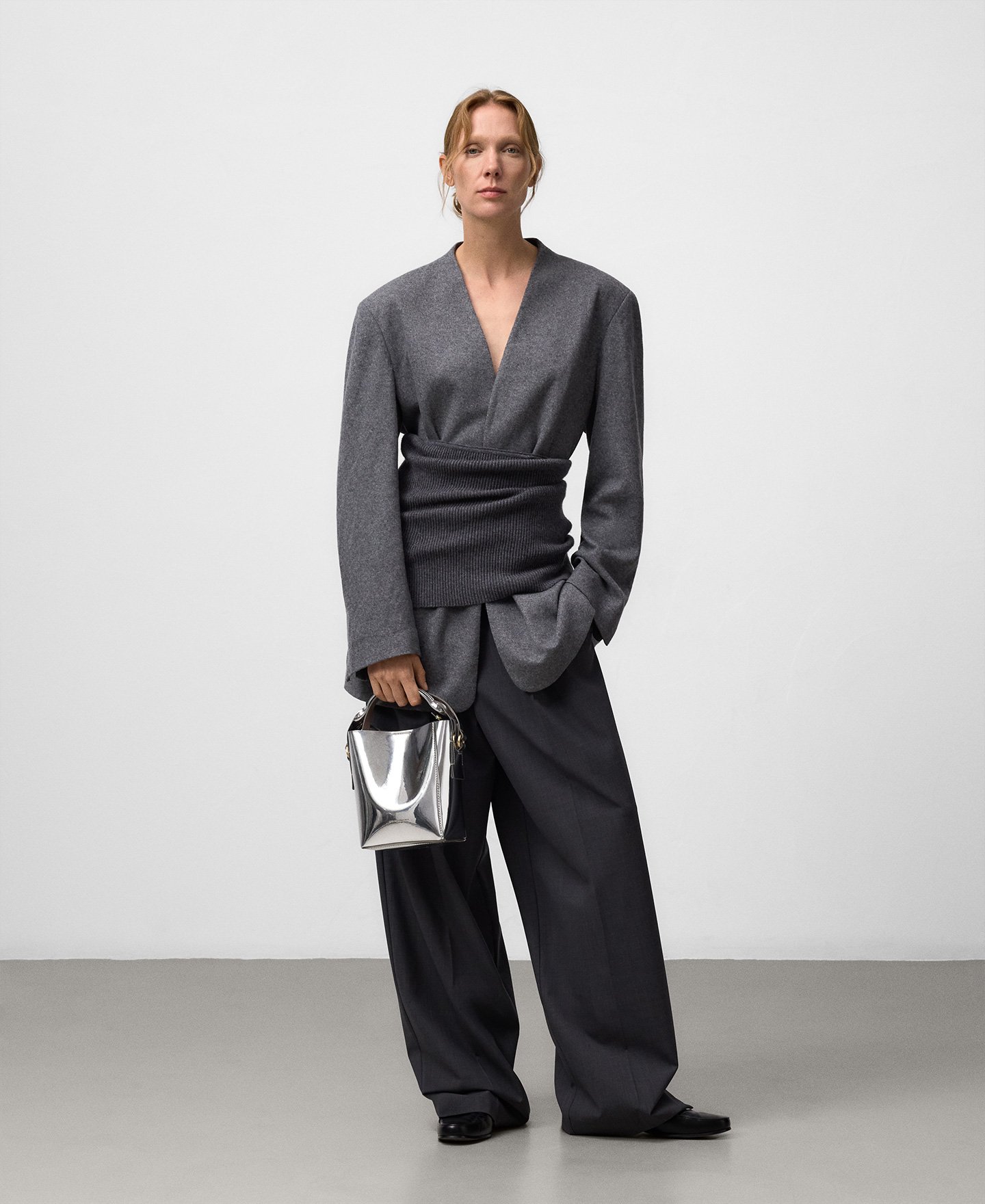 Mica metallic-finish bucket bag woman image number 4