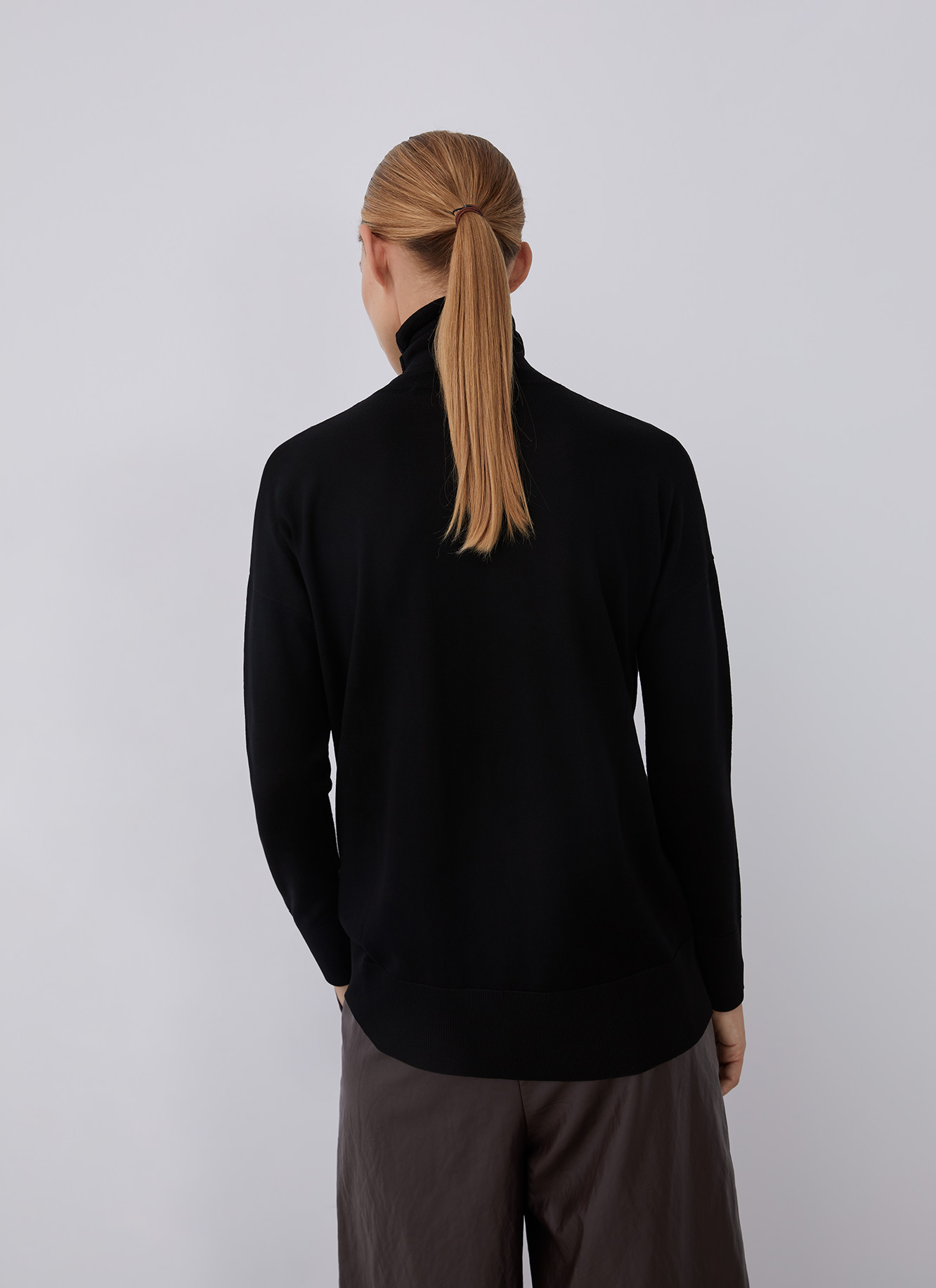 Jersey cuello vuelto en merino image number 2