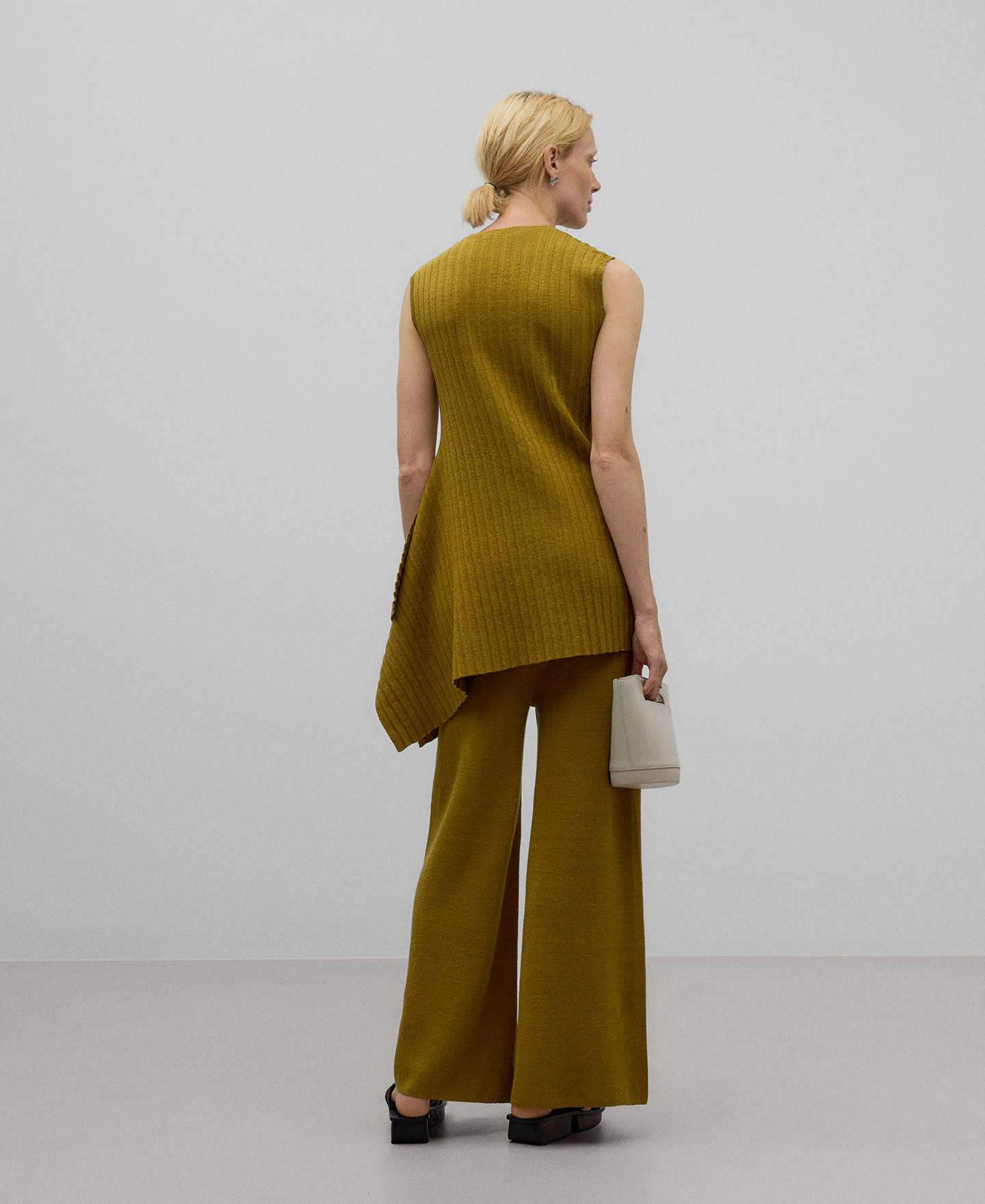 Asymmetrical pleated linen top woman image number 2