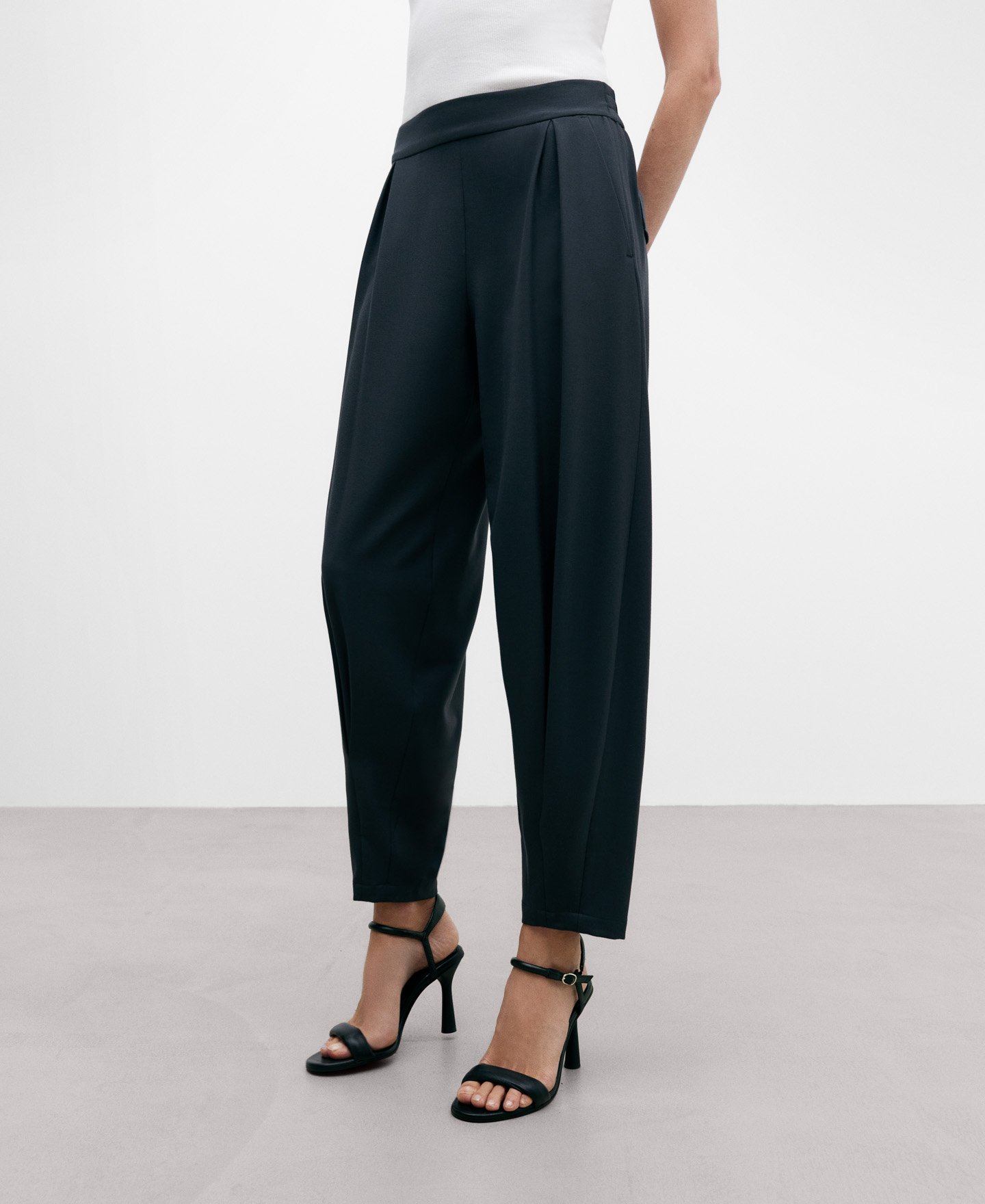 Grey jogger trousers woman image number 0