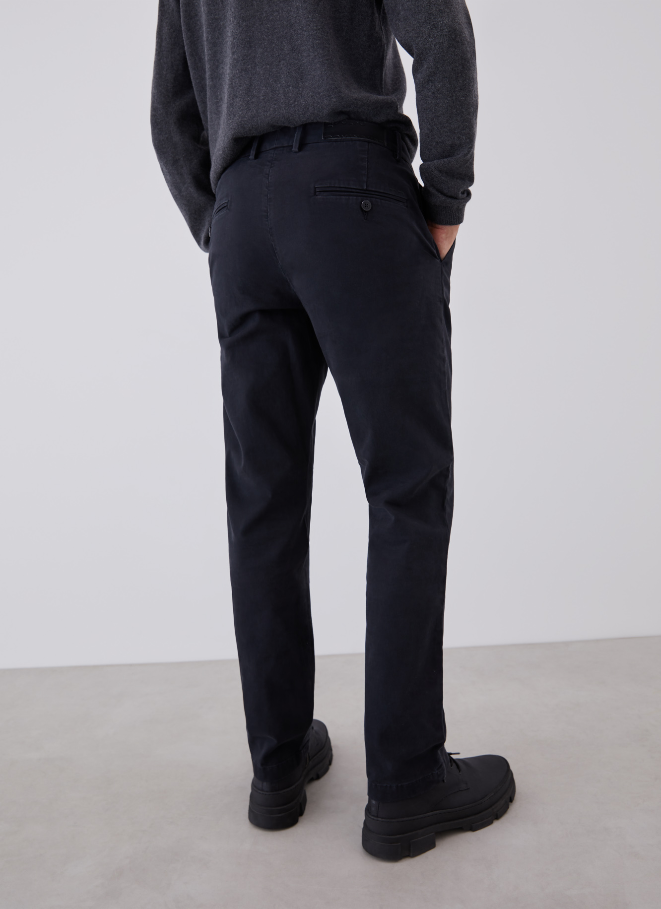 Pantalón chino de algodón elástico image number 1