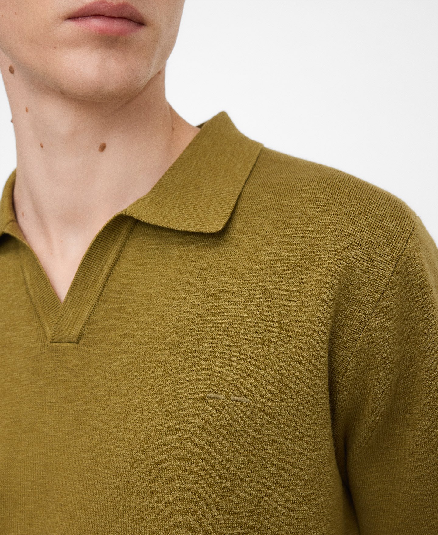 Polo cuello pico microtextura image number 3