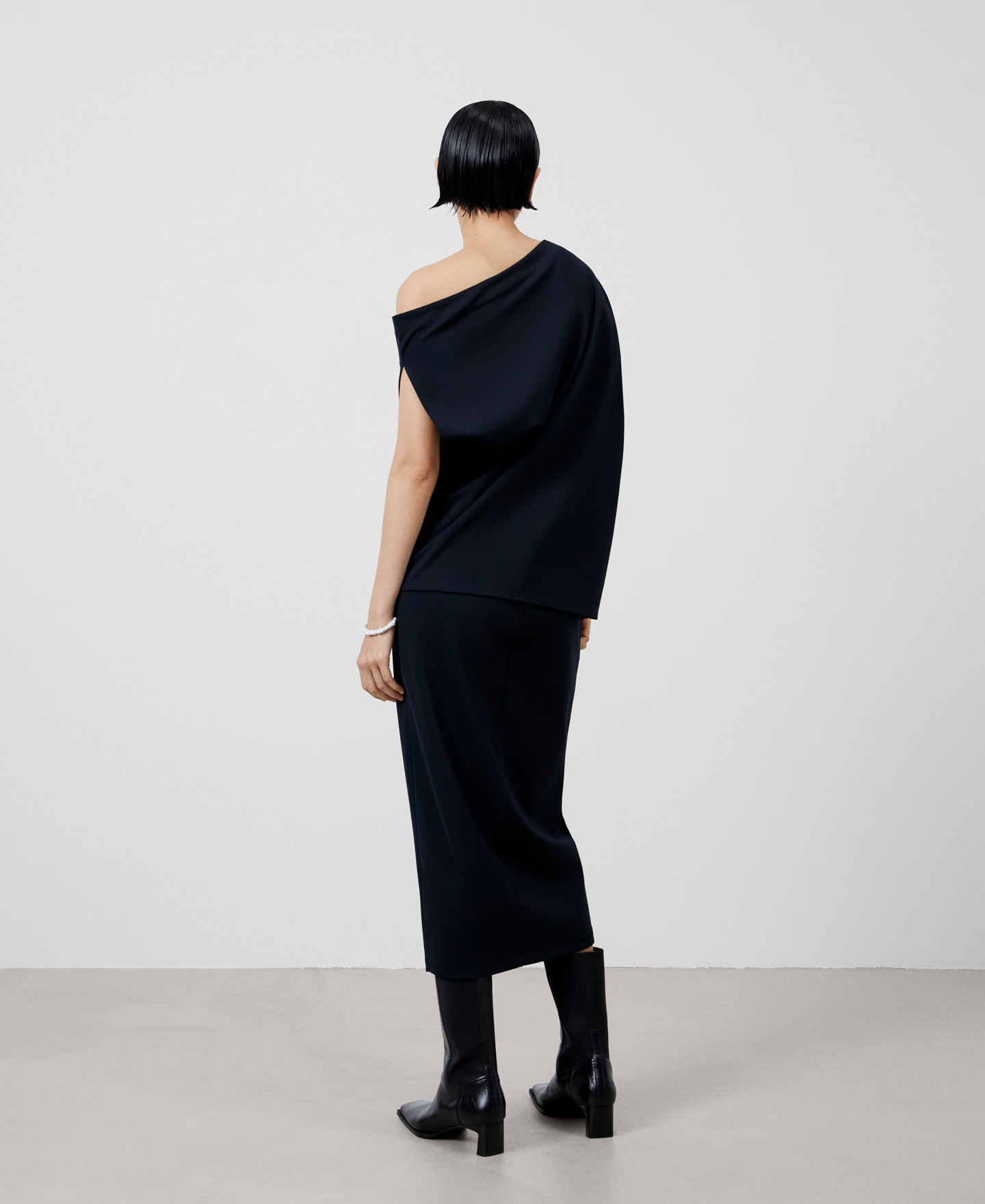 Recycled materials asymmetric top image number 2