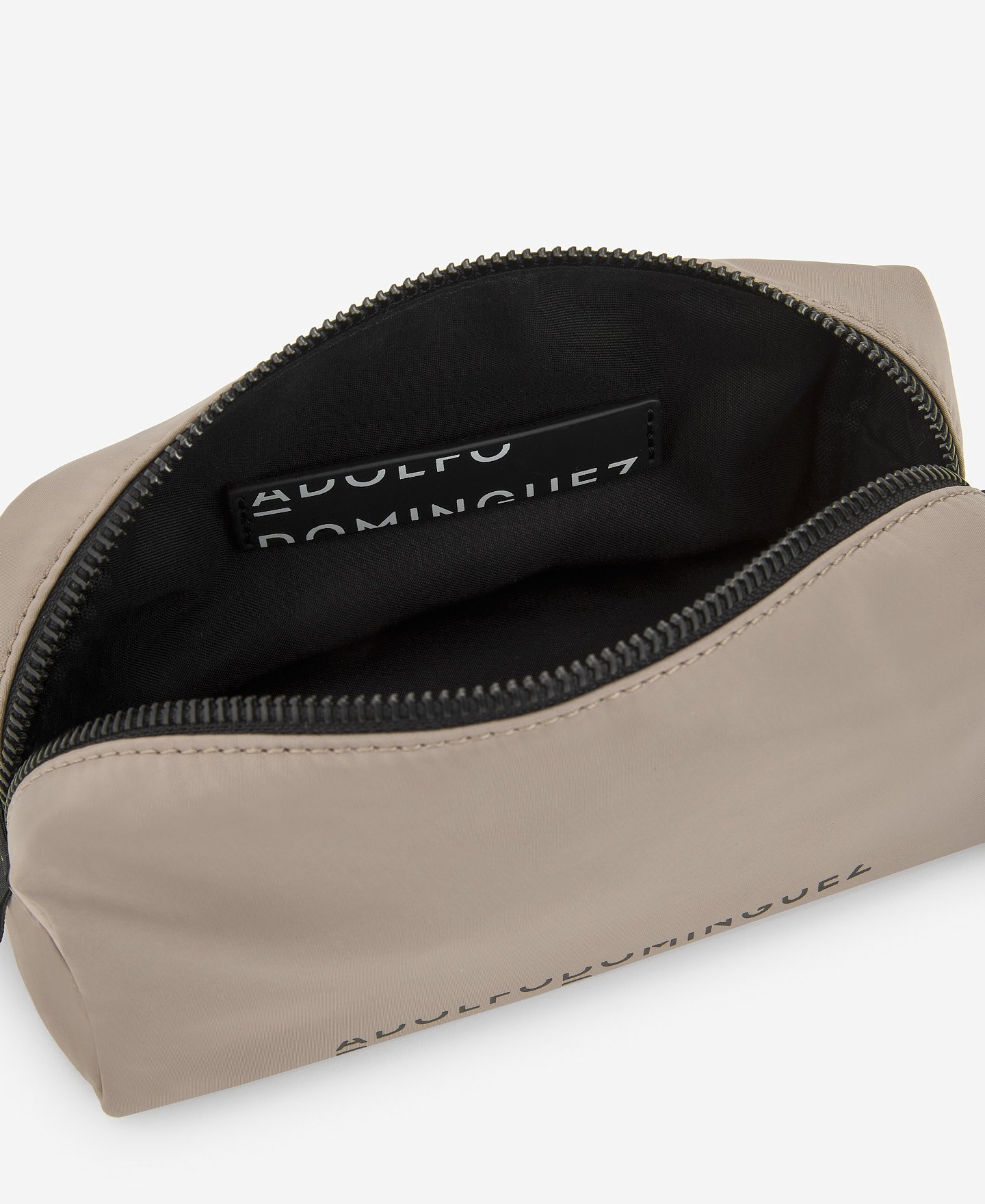 Oval wallet for women image number 1