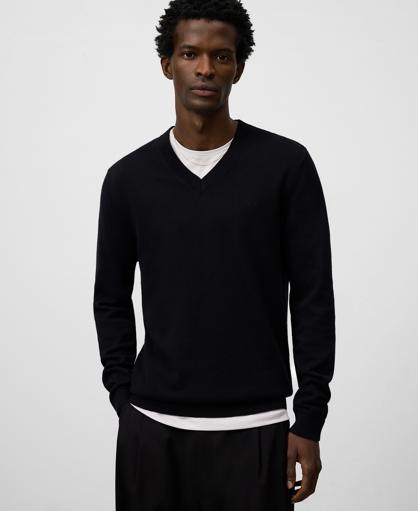 Regular fit V-neck sweater man image number 0