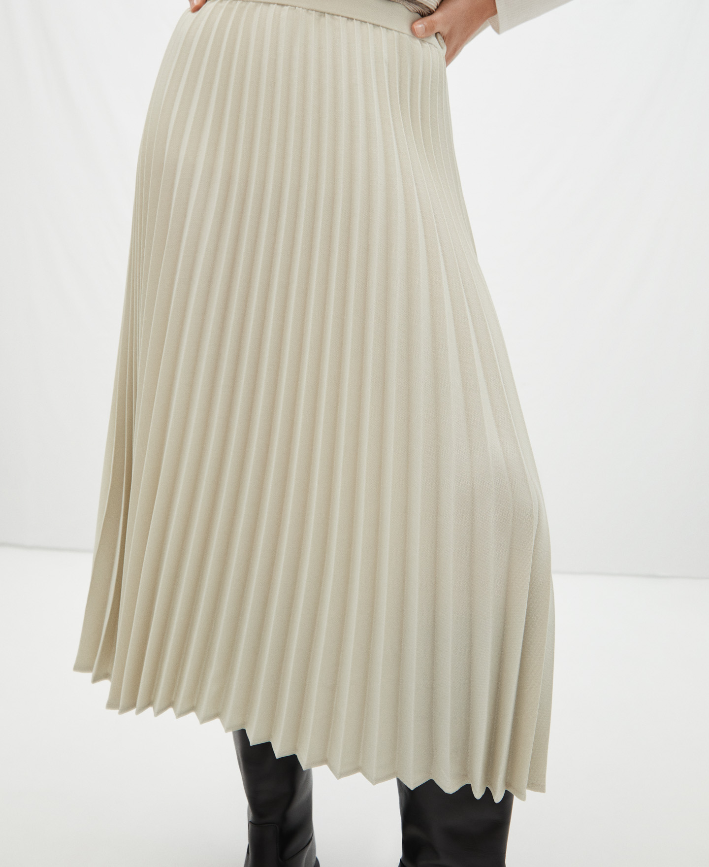Pleated midi skirt image number 0