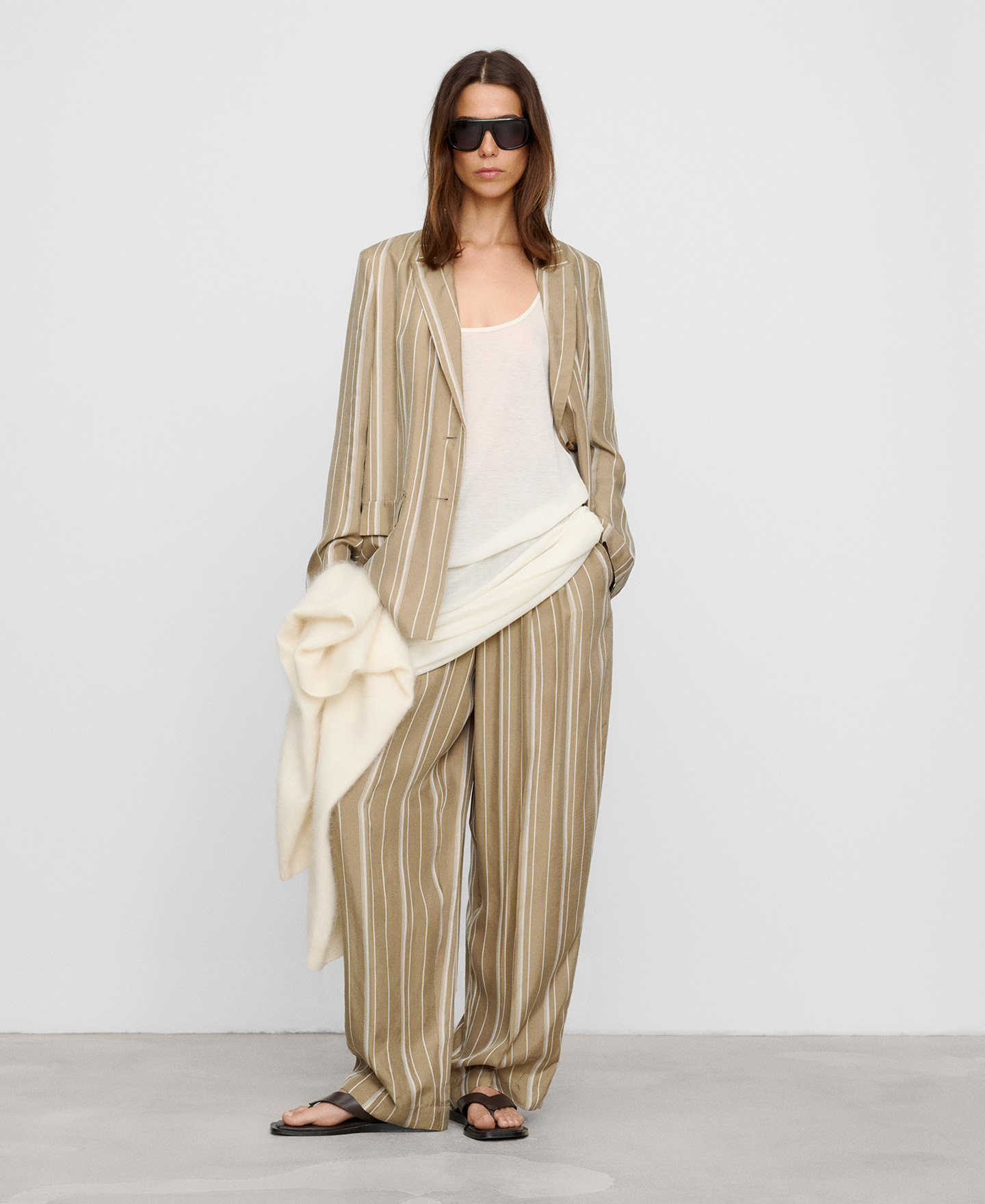 Striped double-pleated carrot trousers image number 1
