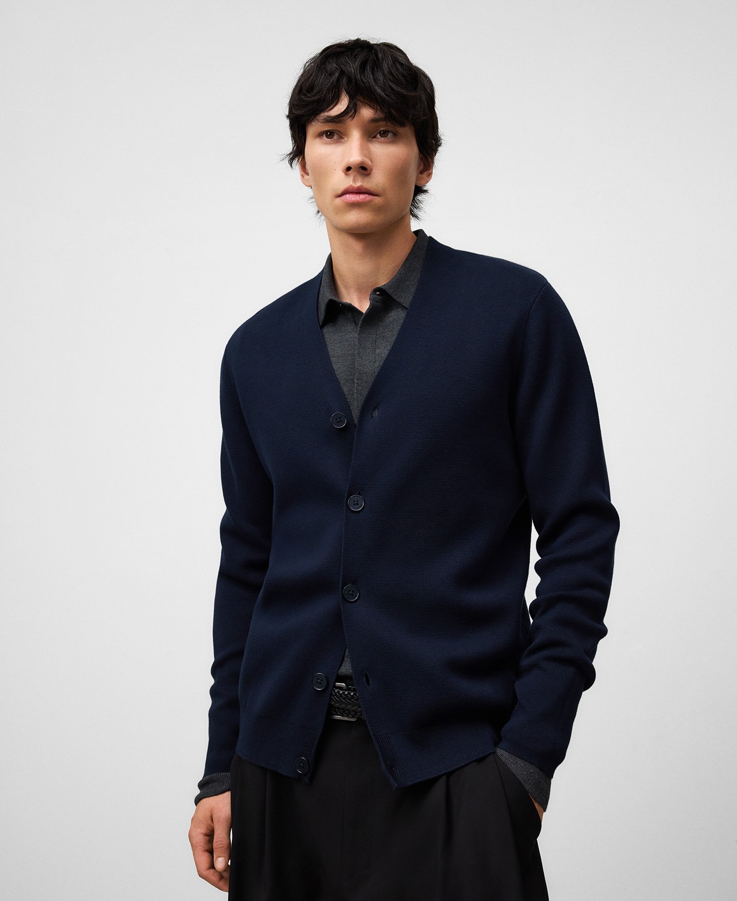 Cardigan en maille col en V pour homme image number 0