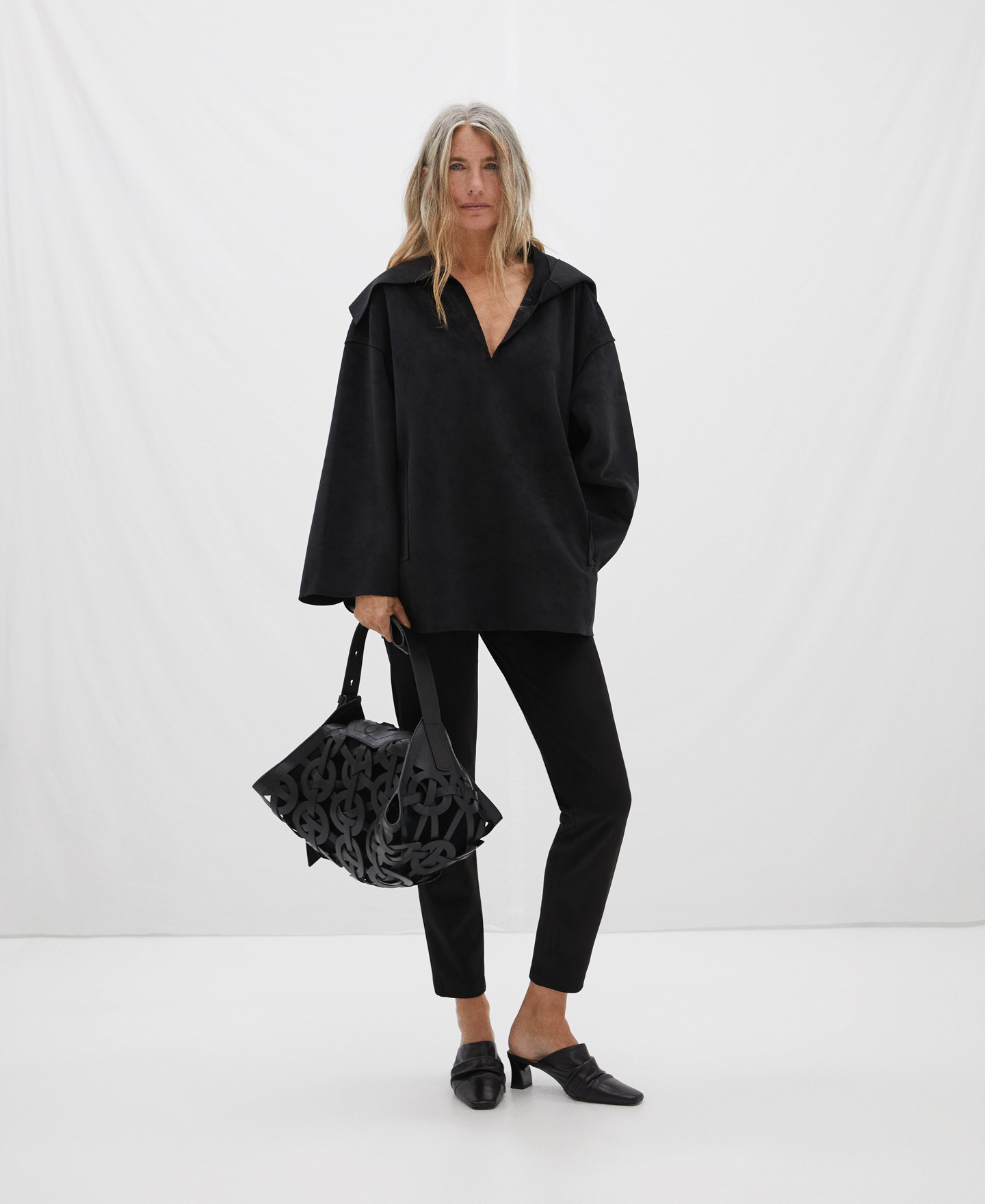 Stretch leggings in faux suede image number 1