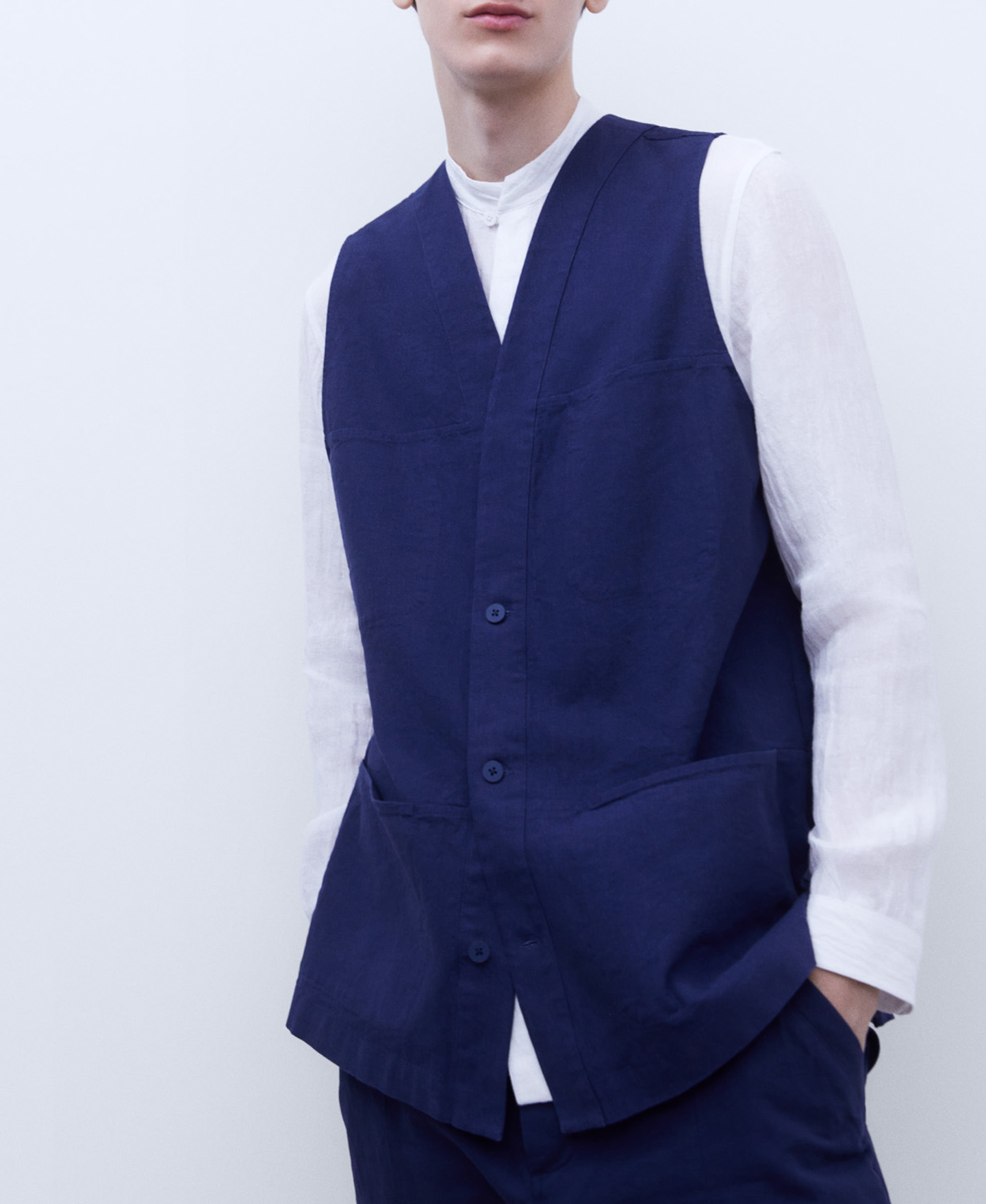 European linen and cotton waistcoat image number 5