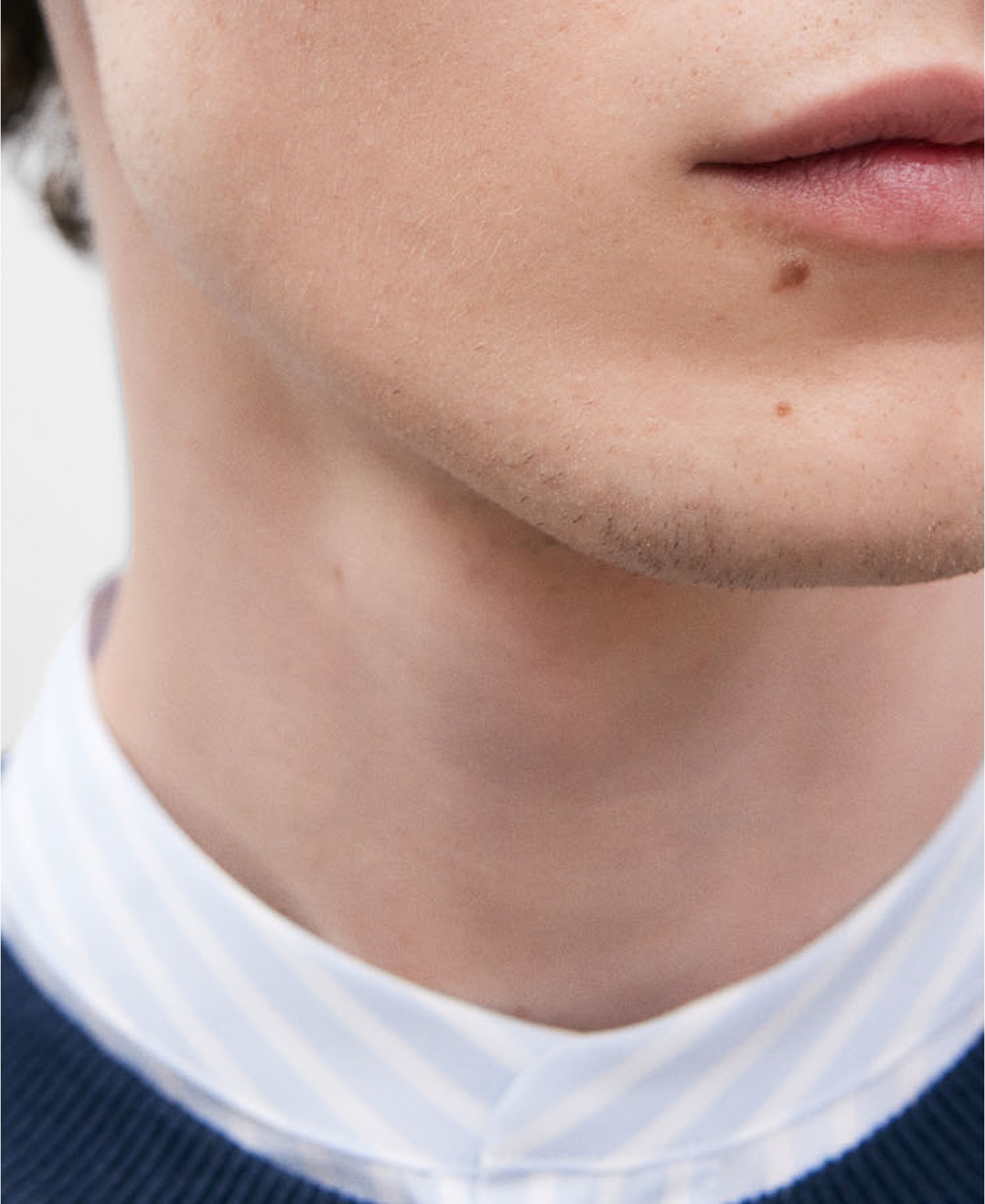 Crew neck cotton sweater for men image number 3