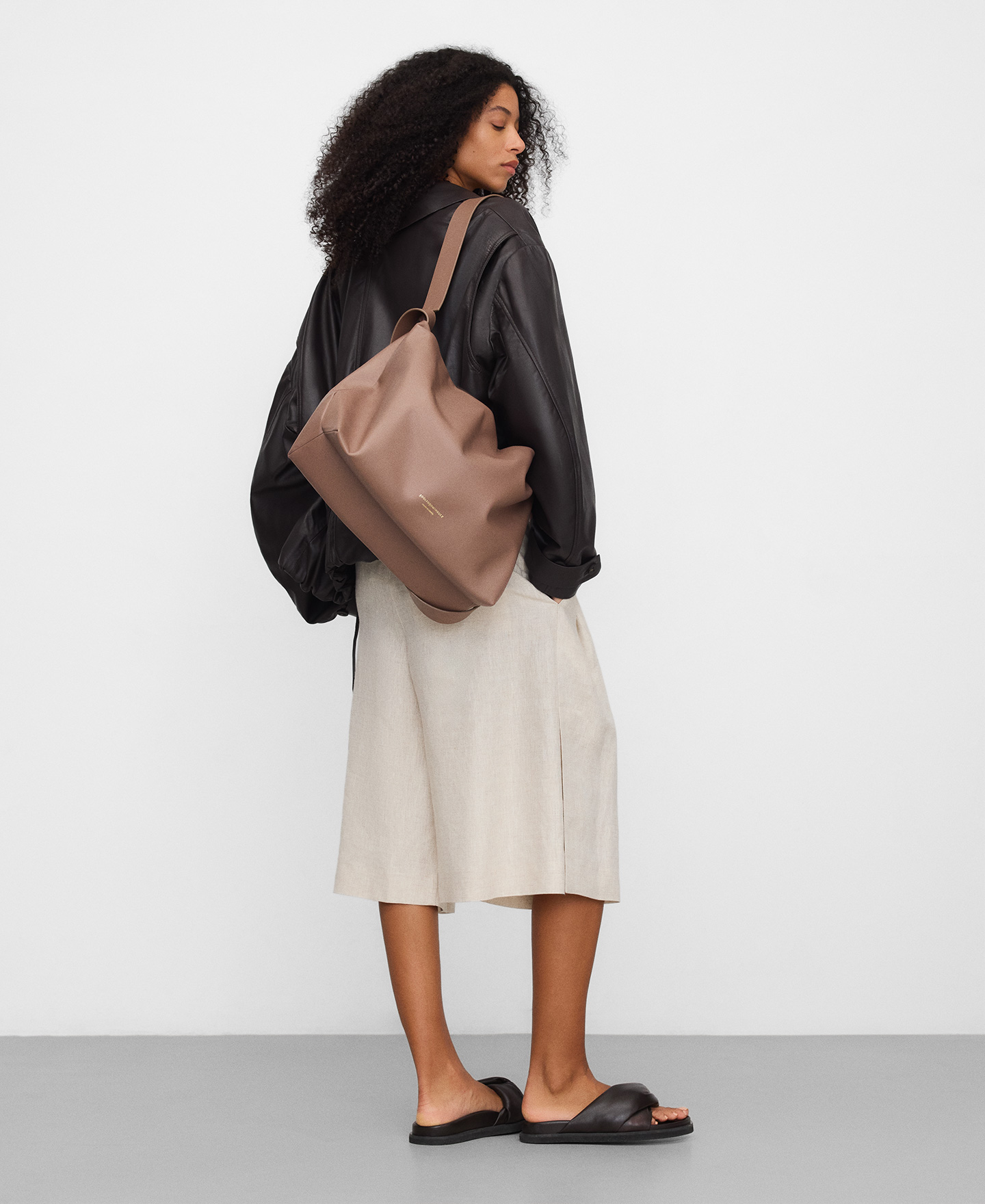 Doce leather maxi bag image number 4