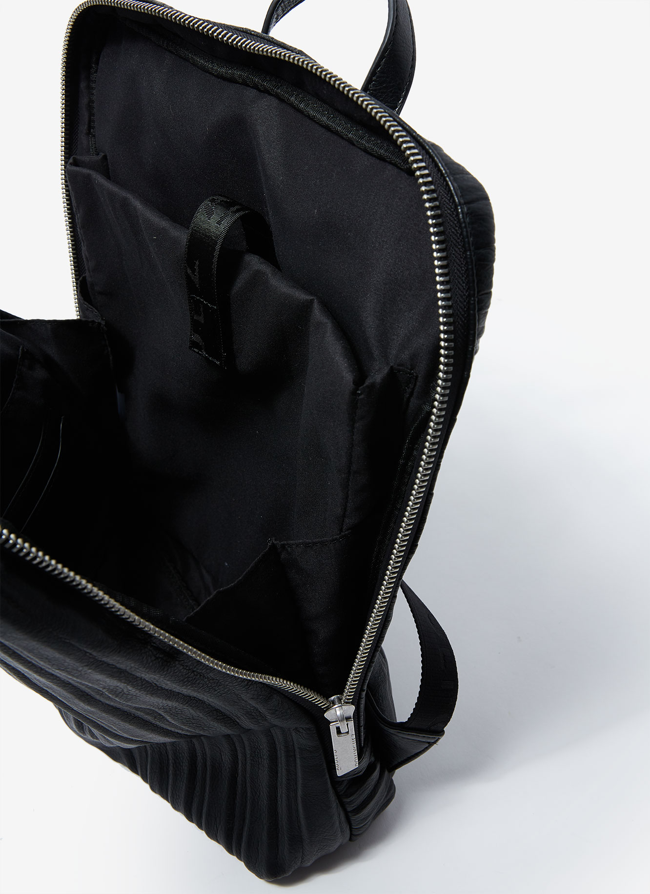 Mochila rectangular efecto crinkle image number 2