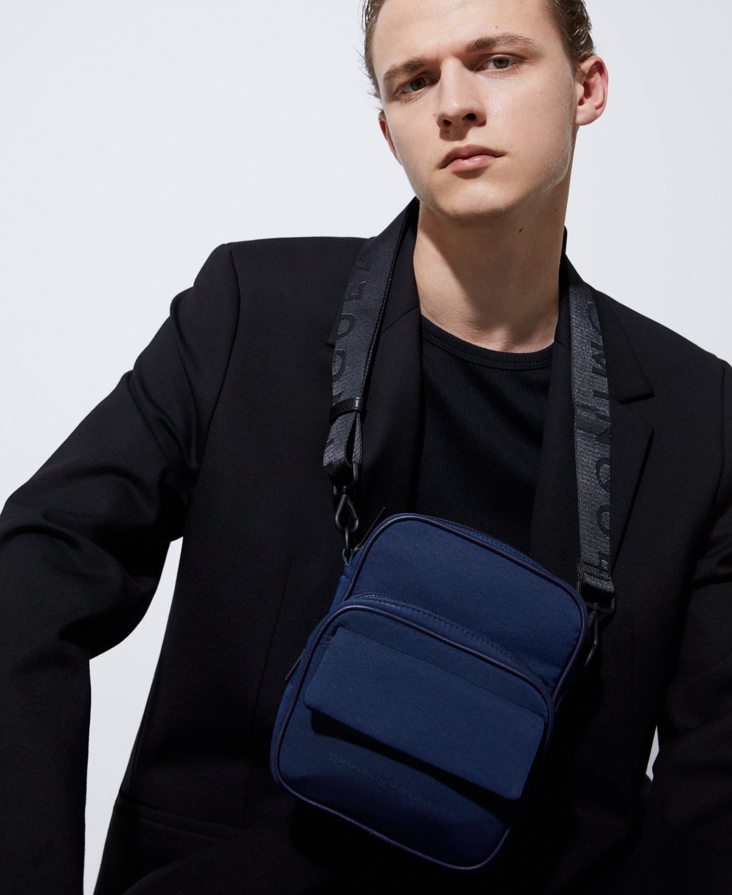 Small recycled polyester shoulder bag image number 4