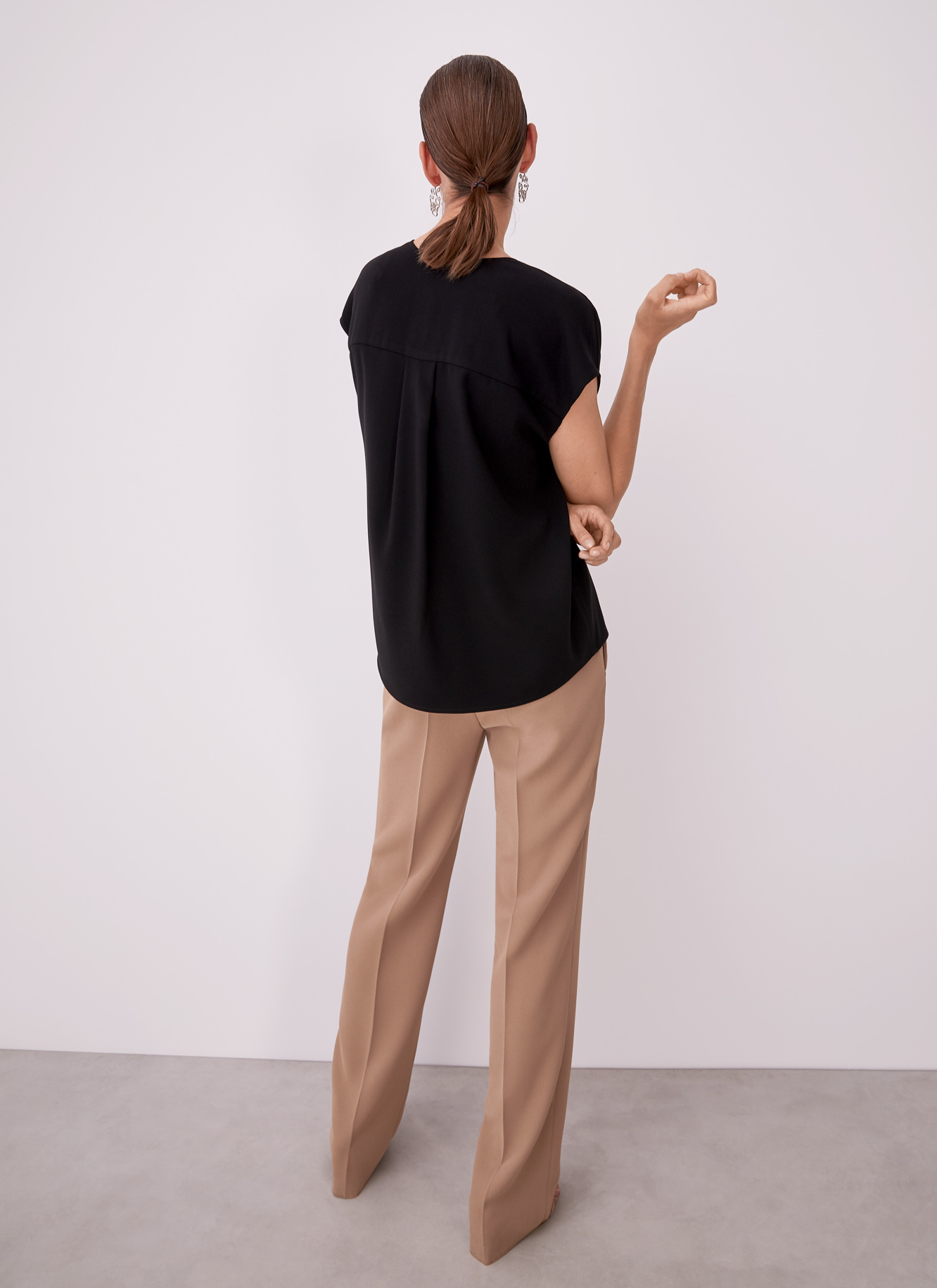 Fluid t-shirt with short drop sleeve image number 4