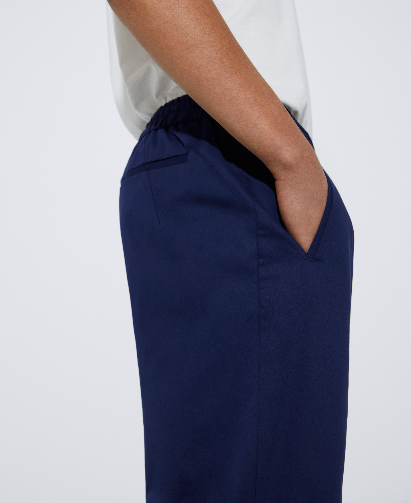 Carrot silhouette cotton trousers image number 3