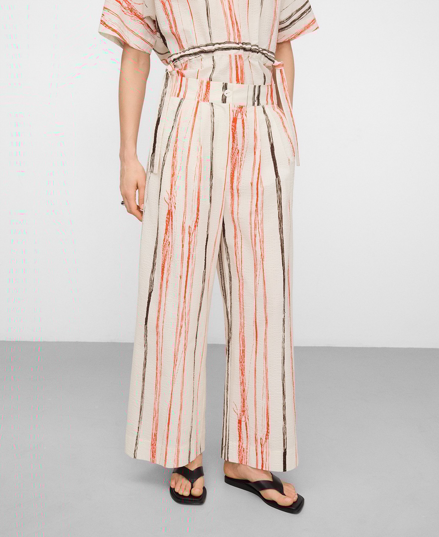 Irregular striped seersucker trousers image number 0