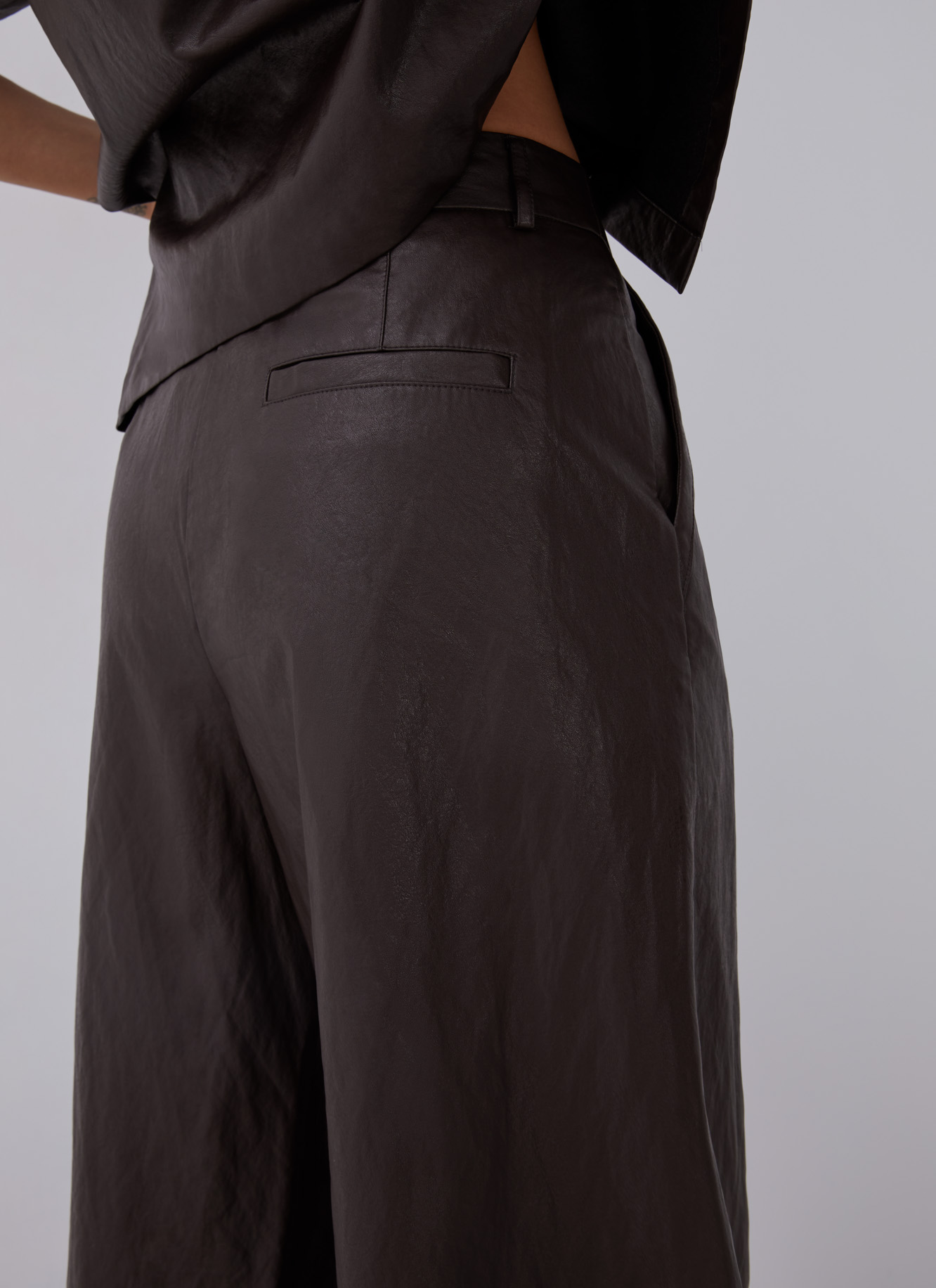 Eco-leather straight pants image number 3