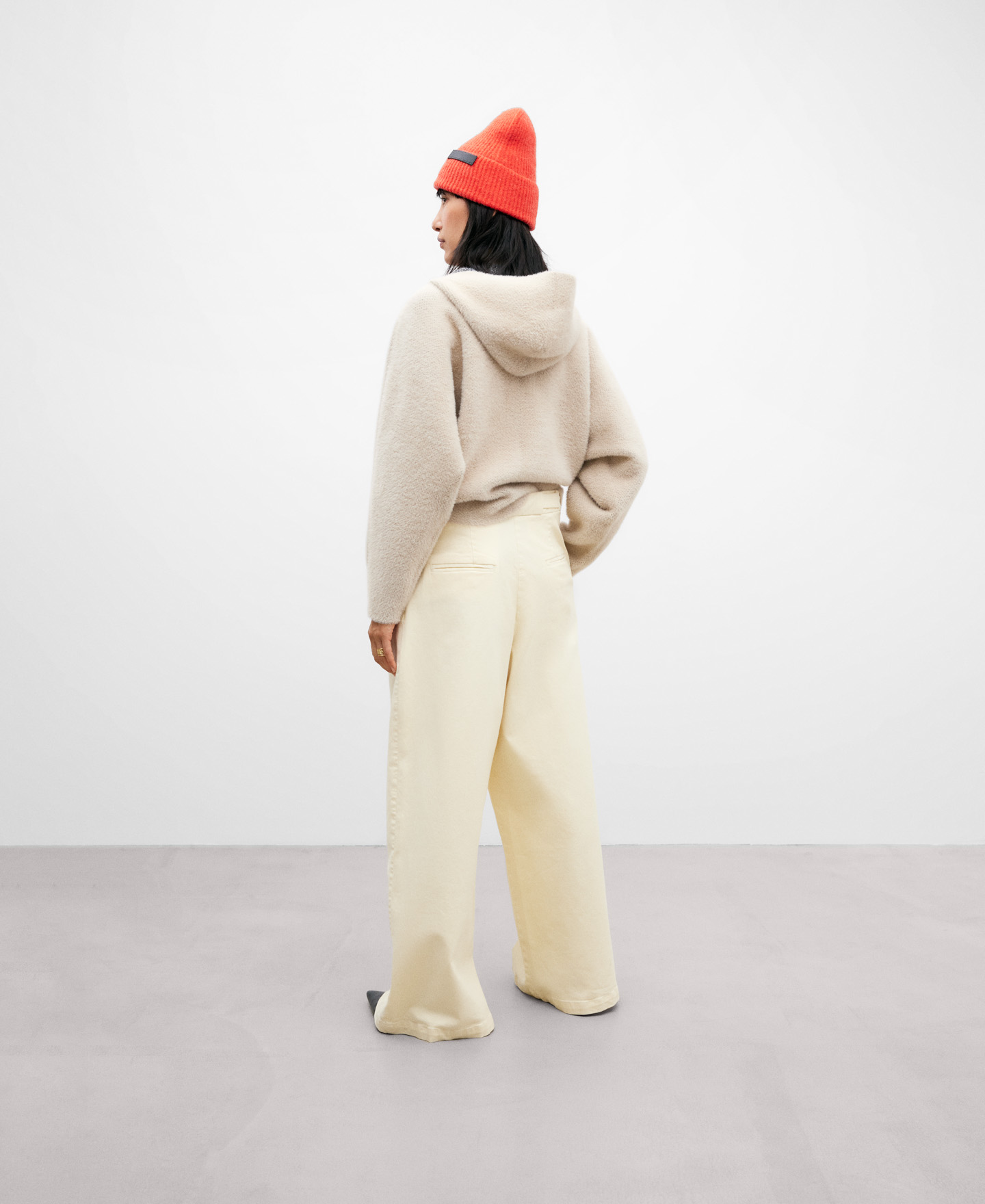 Sudadera borreguillo crema para mujer image number 2