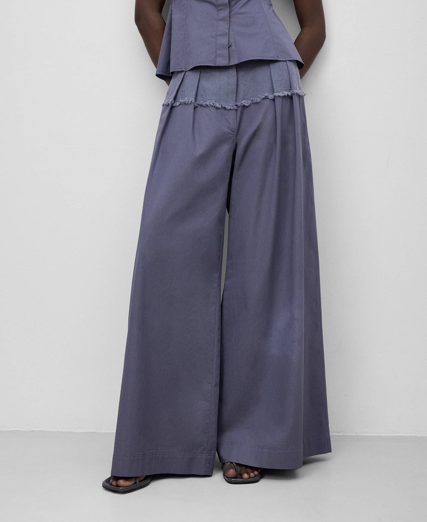 Pleated pants with yoke woman image number 0