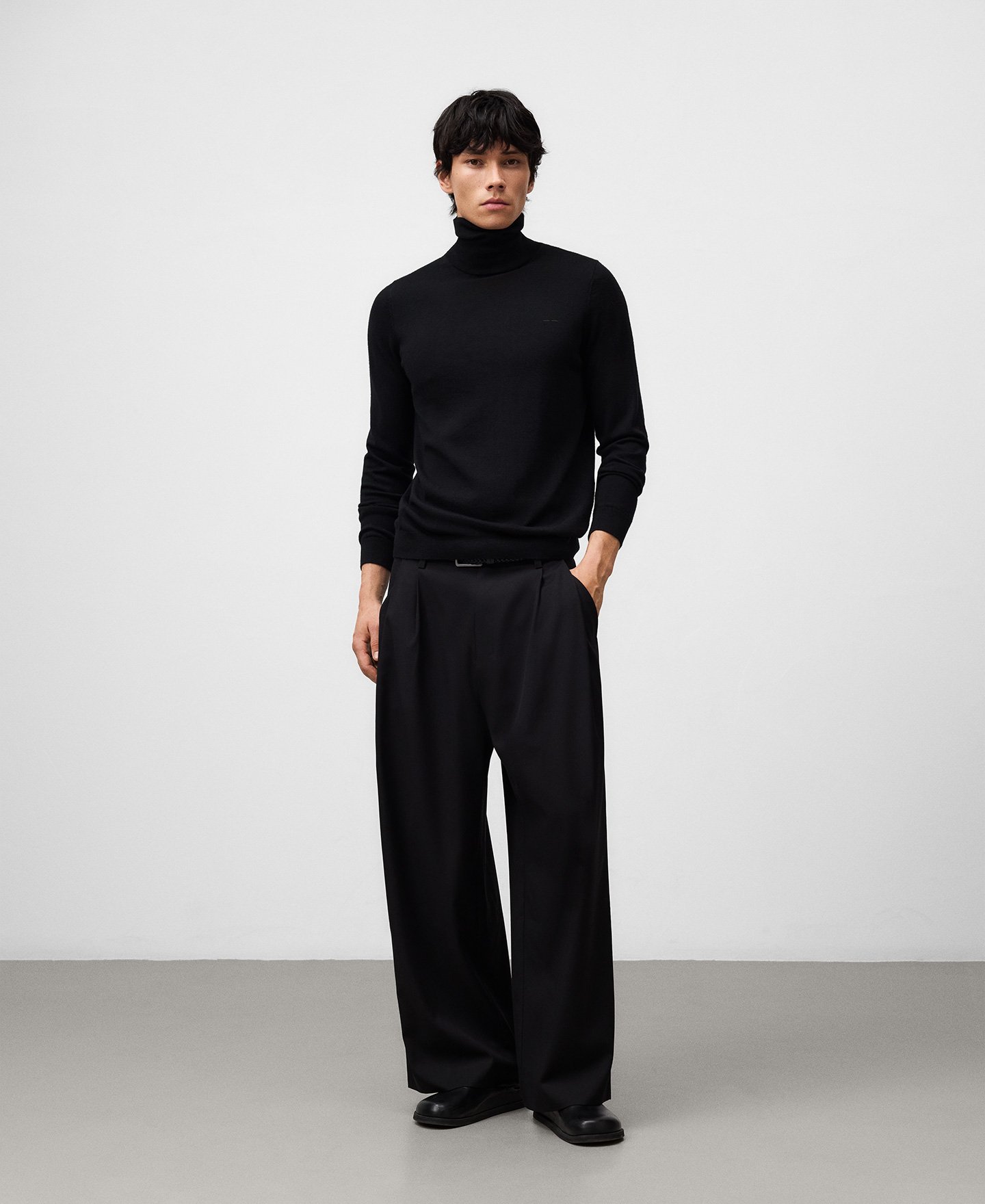 Jersey cuello vuelto lana merino hombre image number 1