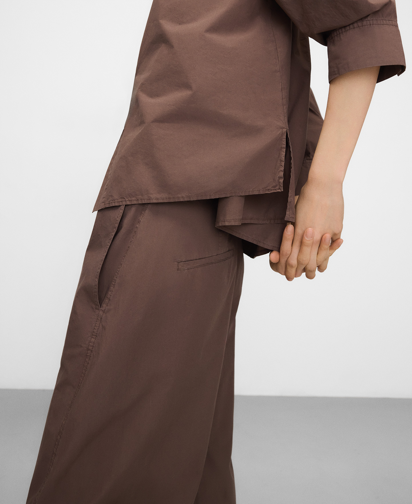 Camisa cuello chimenea algod&oacute;n org&aacute;nico image number 4