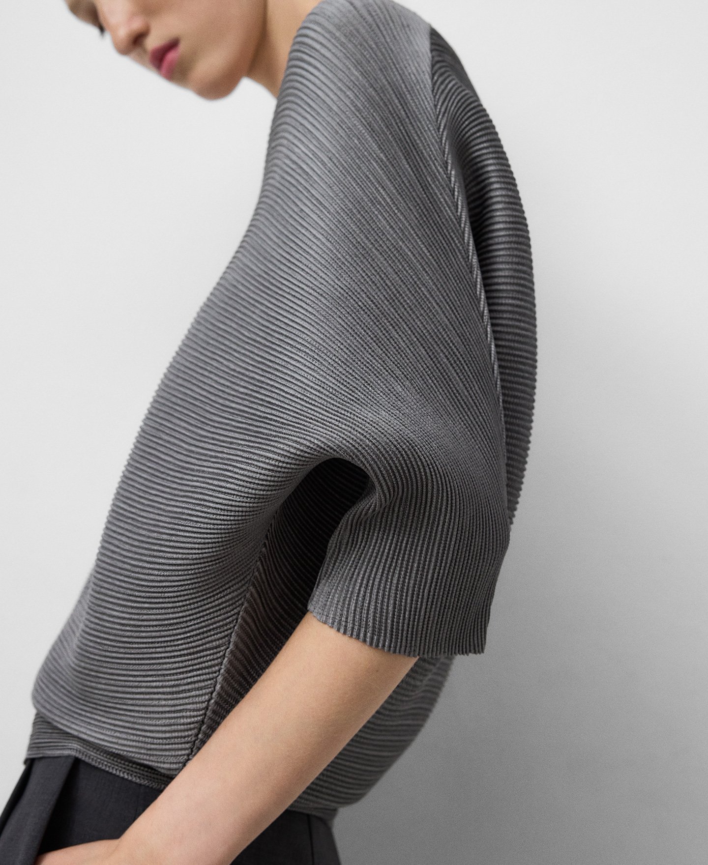 V-neck crinkle top woman image number 3