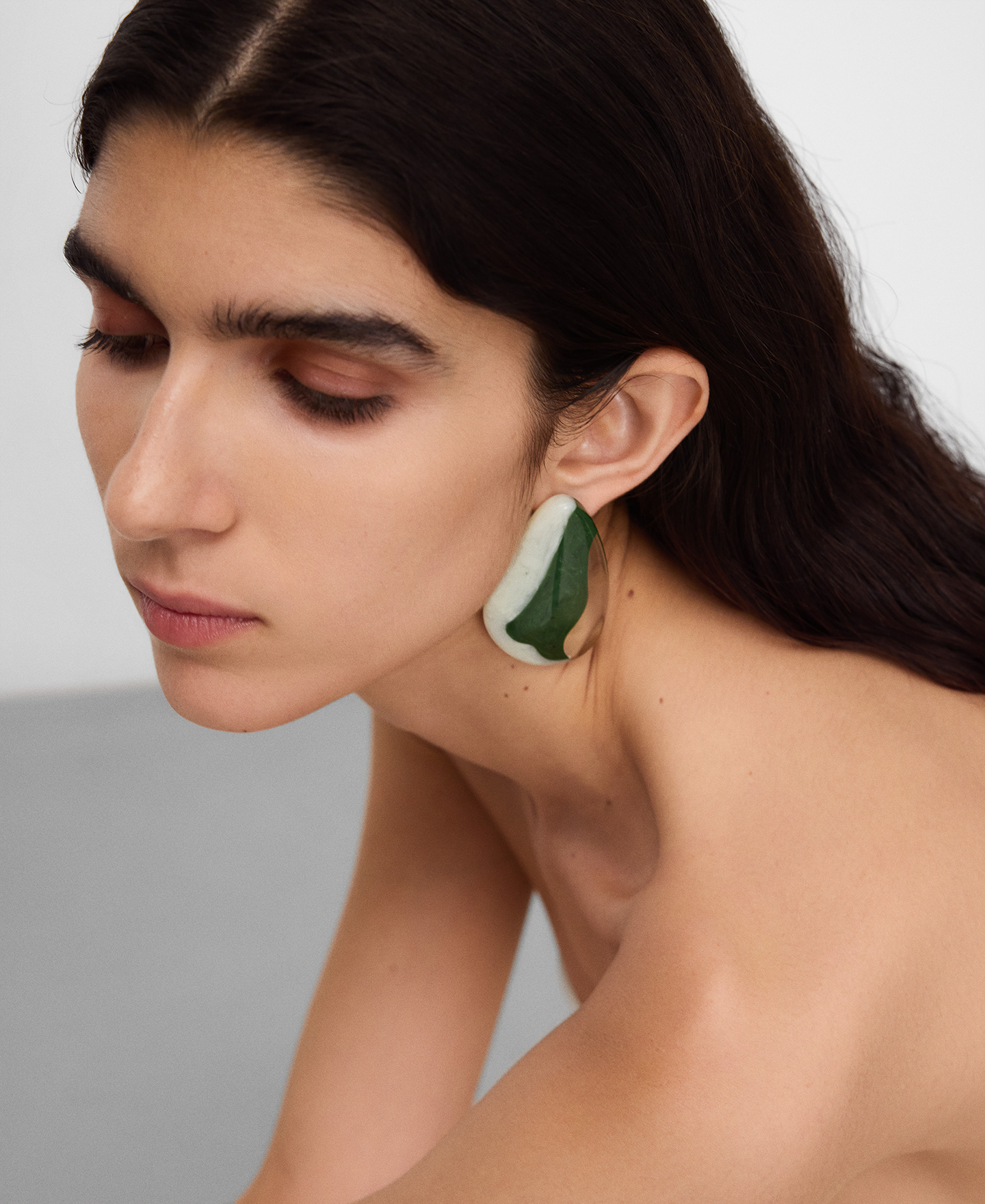 Tricolor resin earrings image number 3