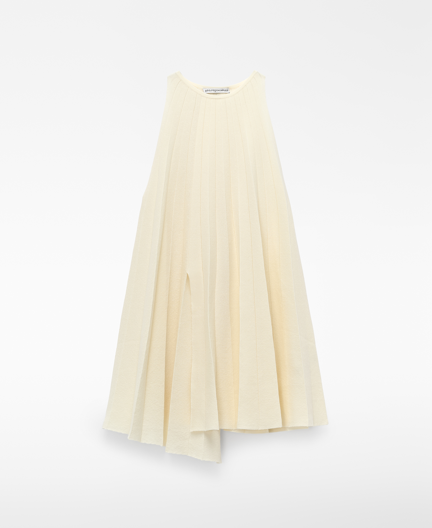 Halter-neck pleated knit top image number 4
