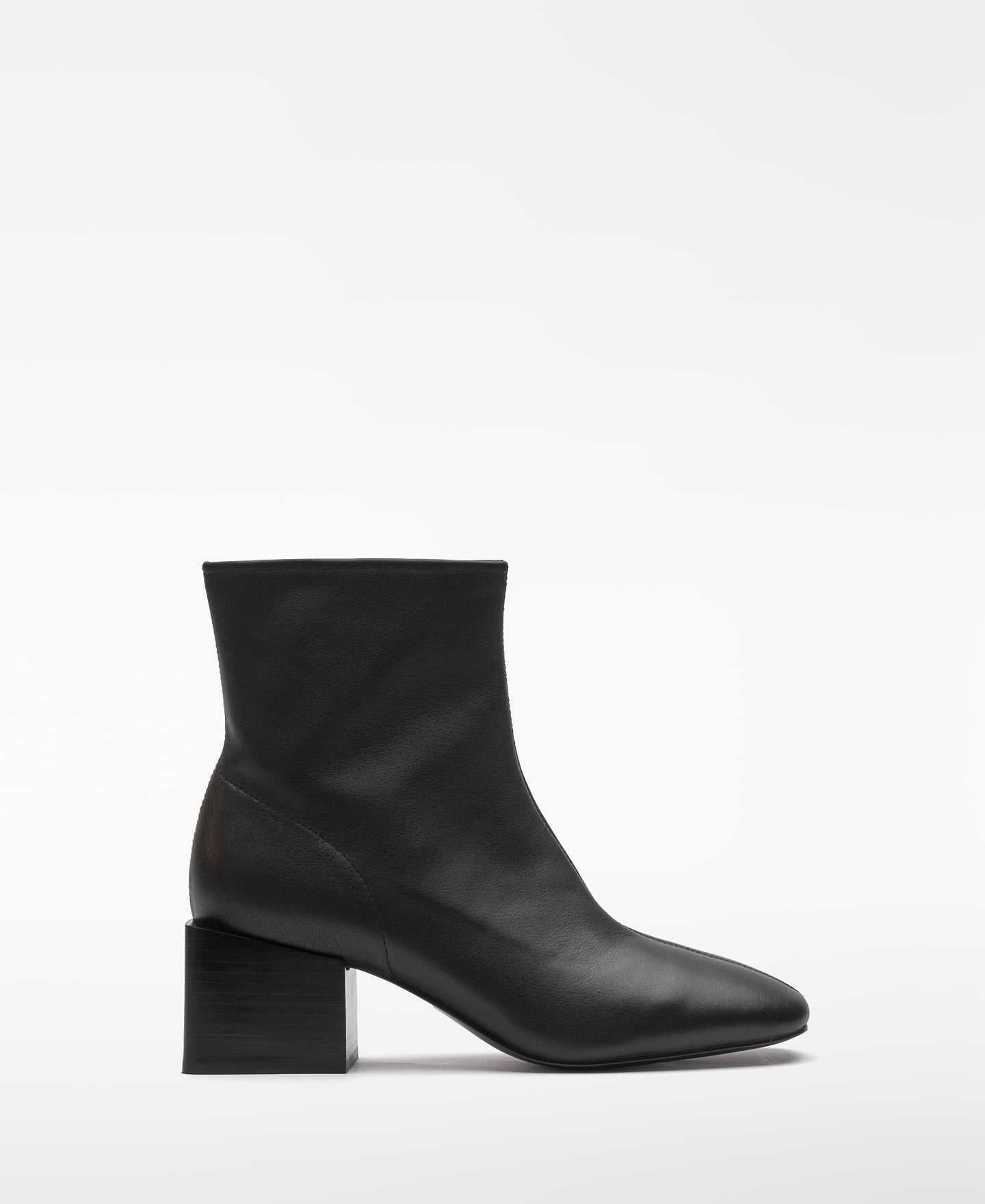 Leather round-toe ankle boot image number 0