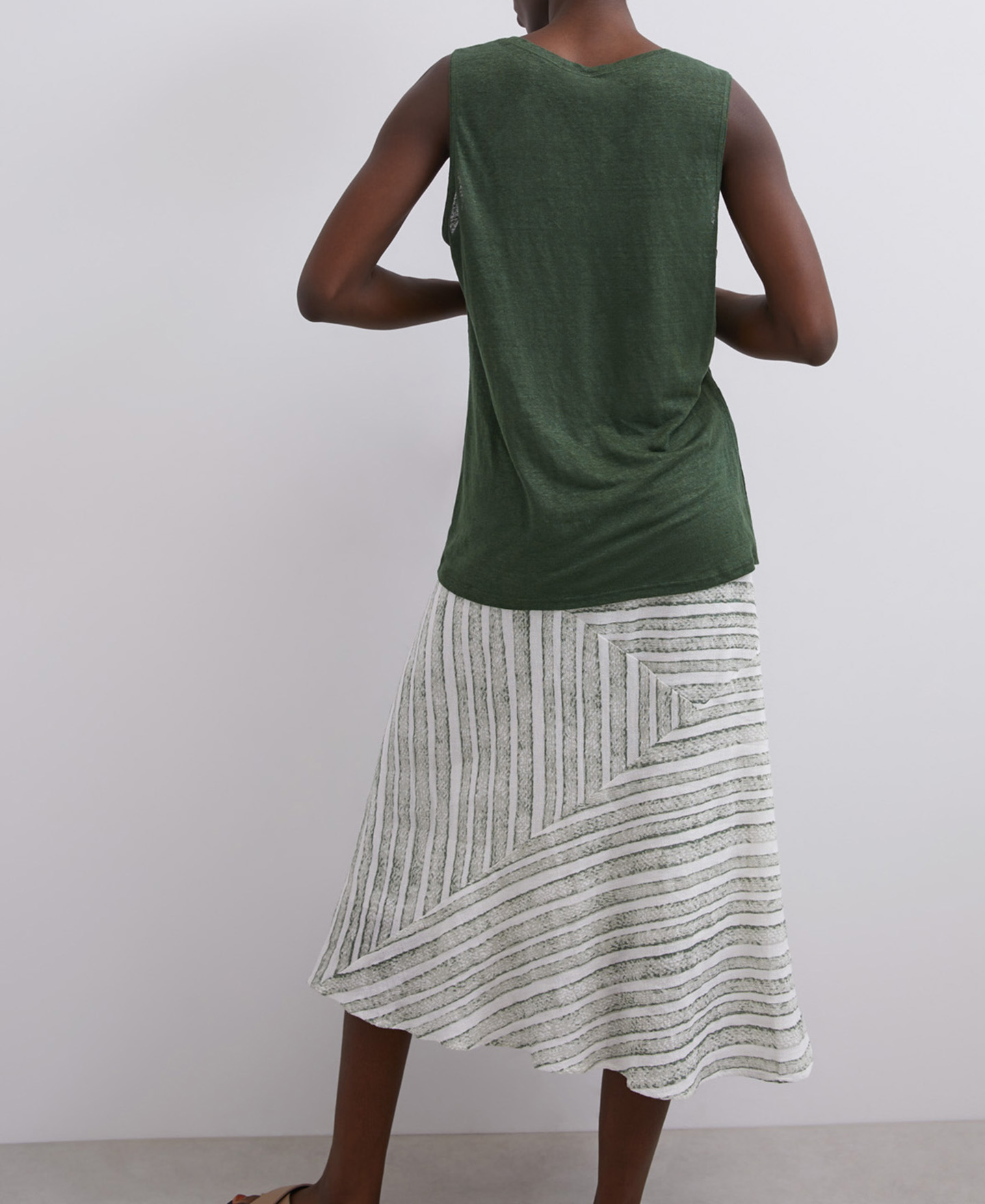 Camiseta de tirantes en lino image number 2