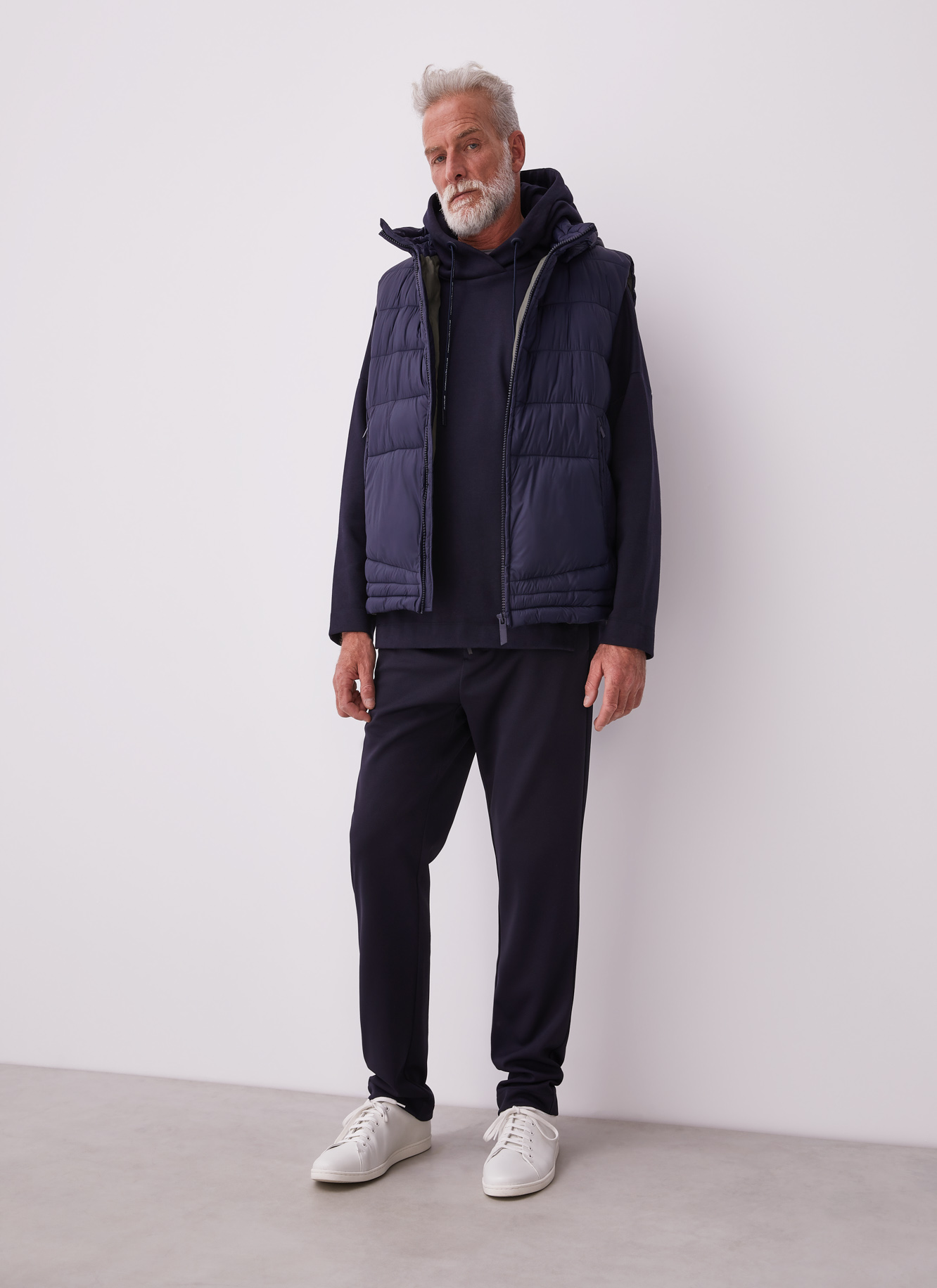 Recycled polyamide hooded waistcoat image number 5