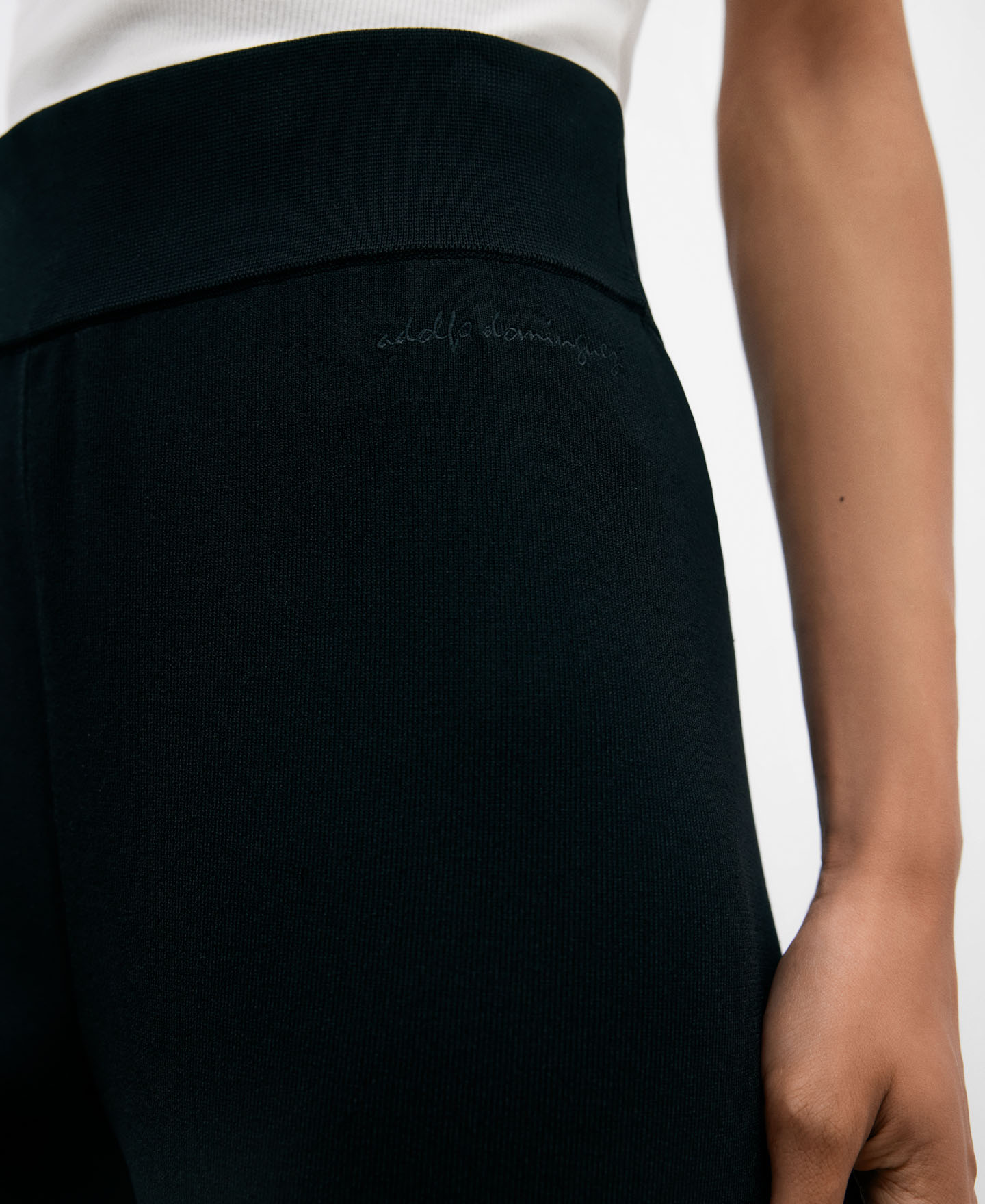 Black knitted trousers woman image number 3