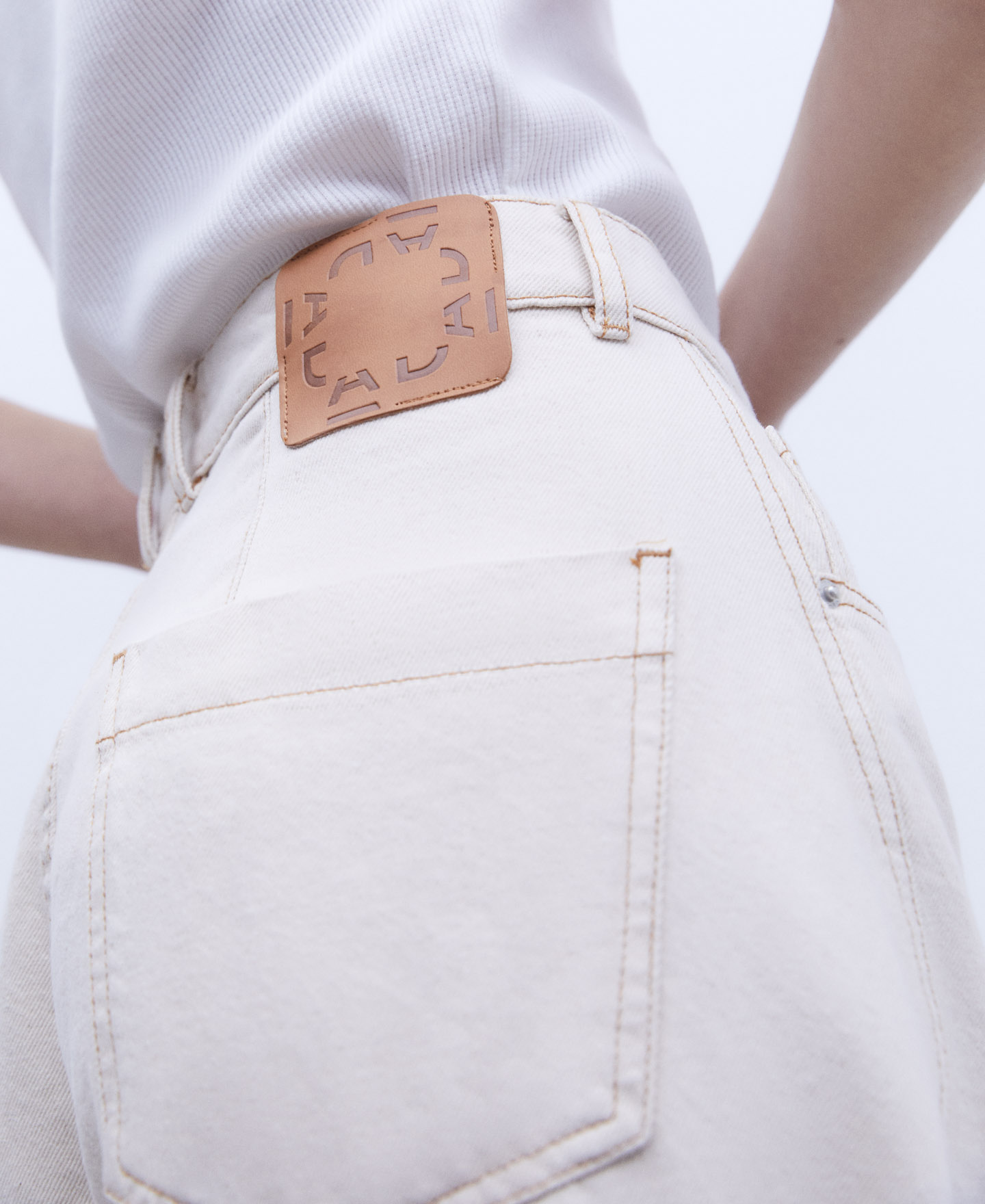 Cotton banana fit jeans image number 3