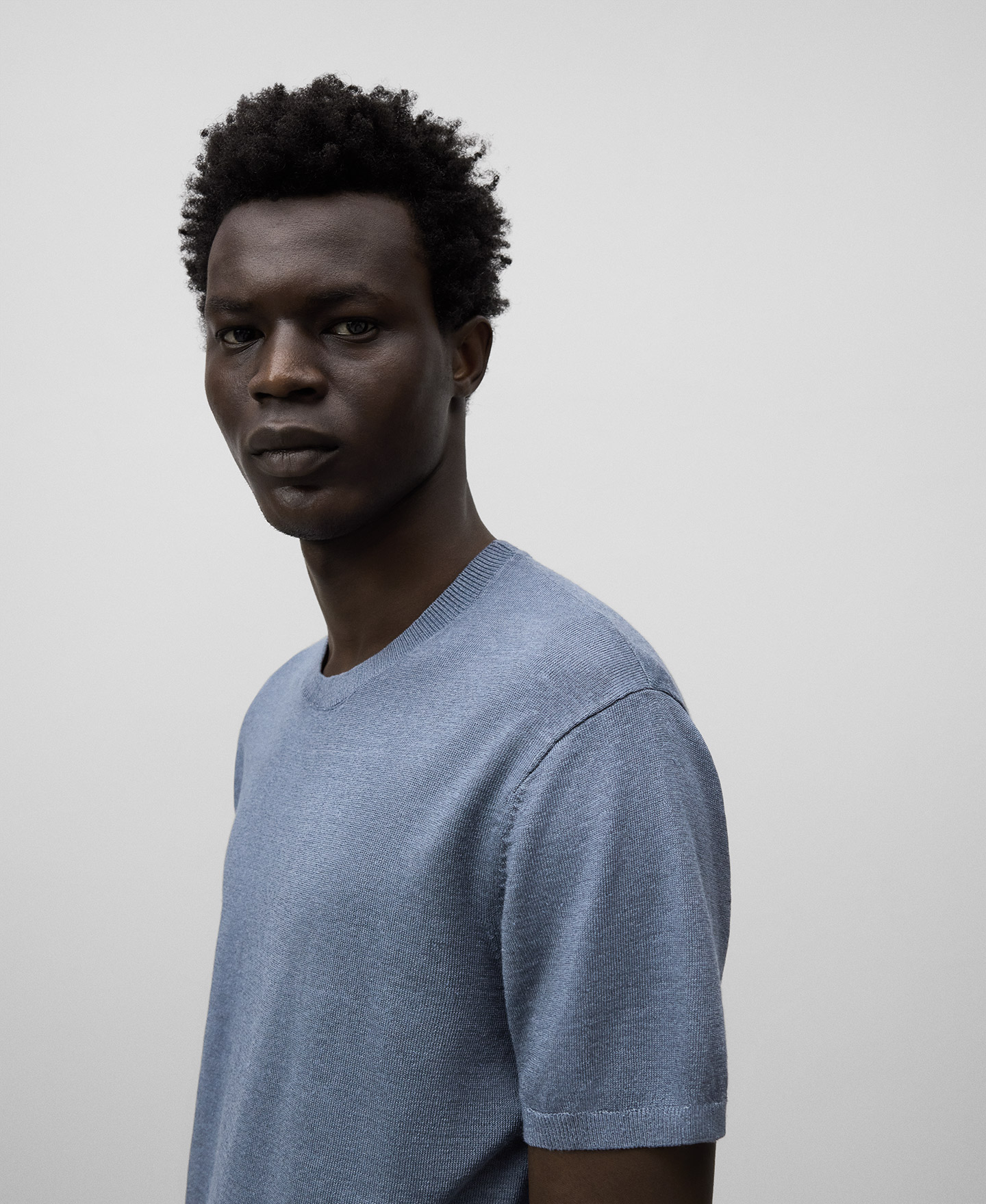 Linen blend knit T-shirt man image number 3