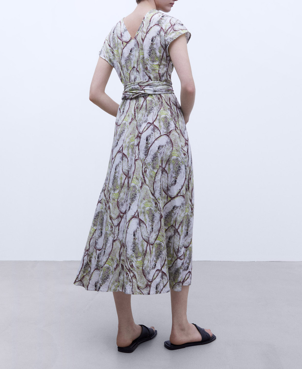 Printed dress knotted on waist image number 2