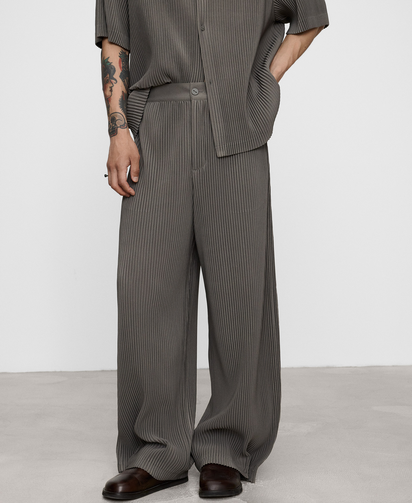 Semi-jogger crinkle trousers image number 0