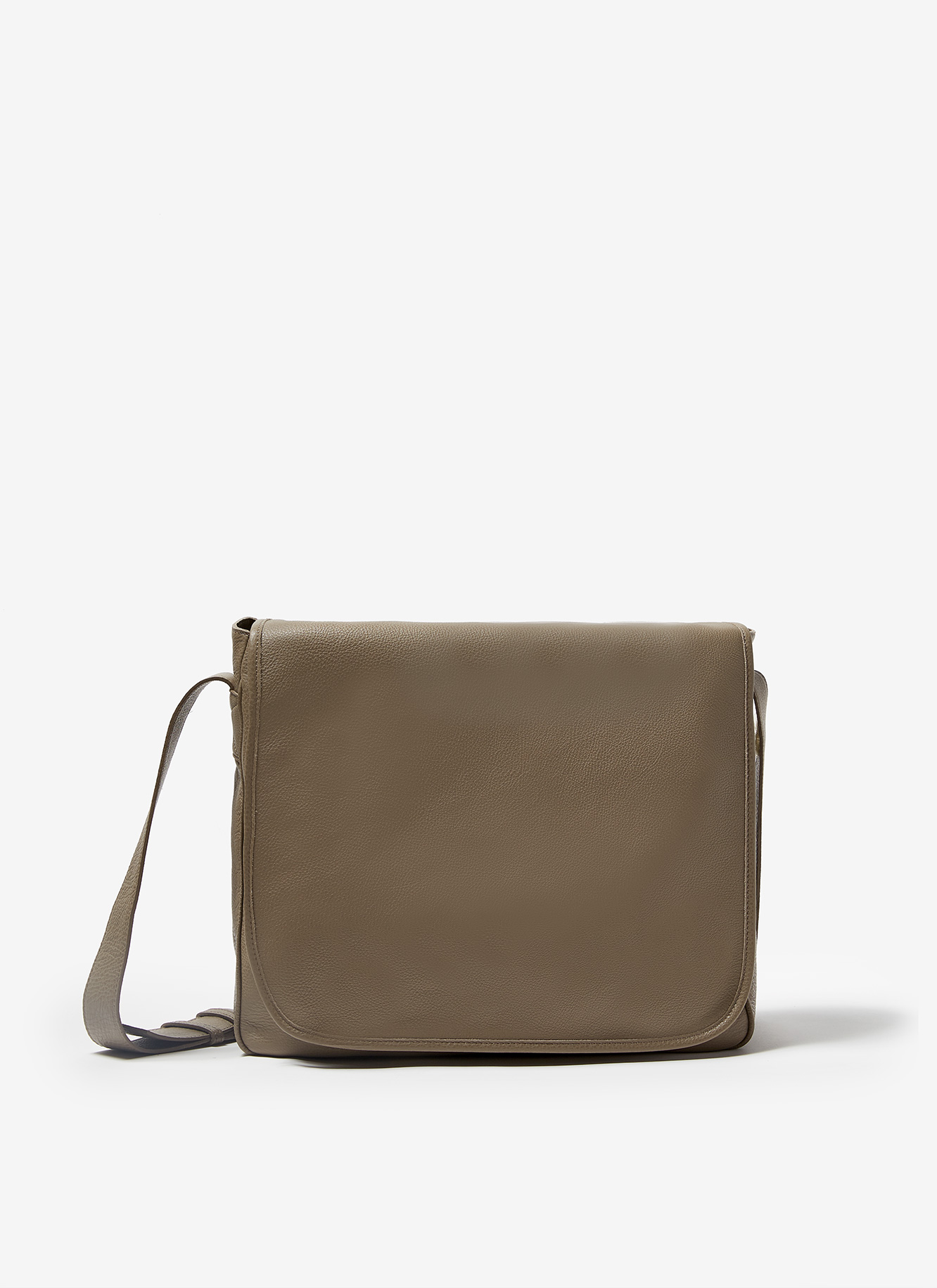 Bolso messenger de piel graneada image number 0