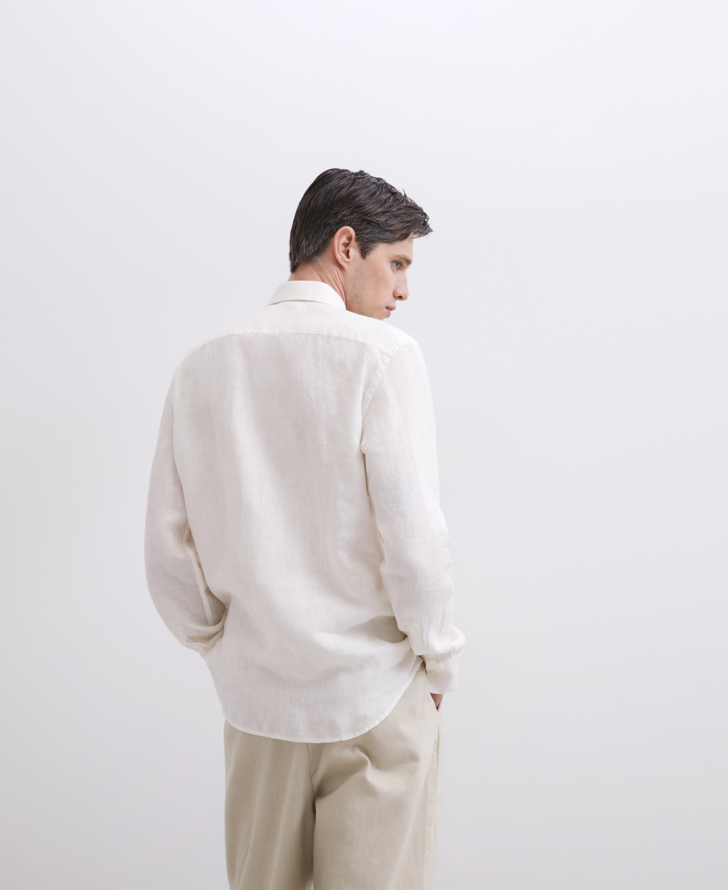 White linen shirt with shirt collar image number 1