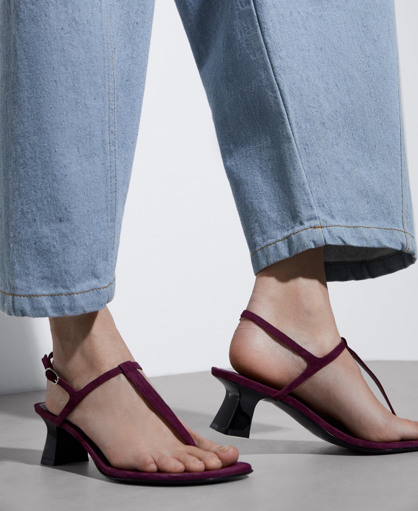 Low heel sandal image number 2