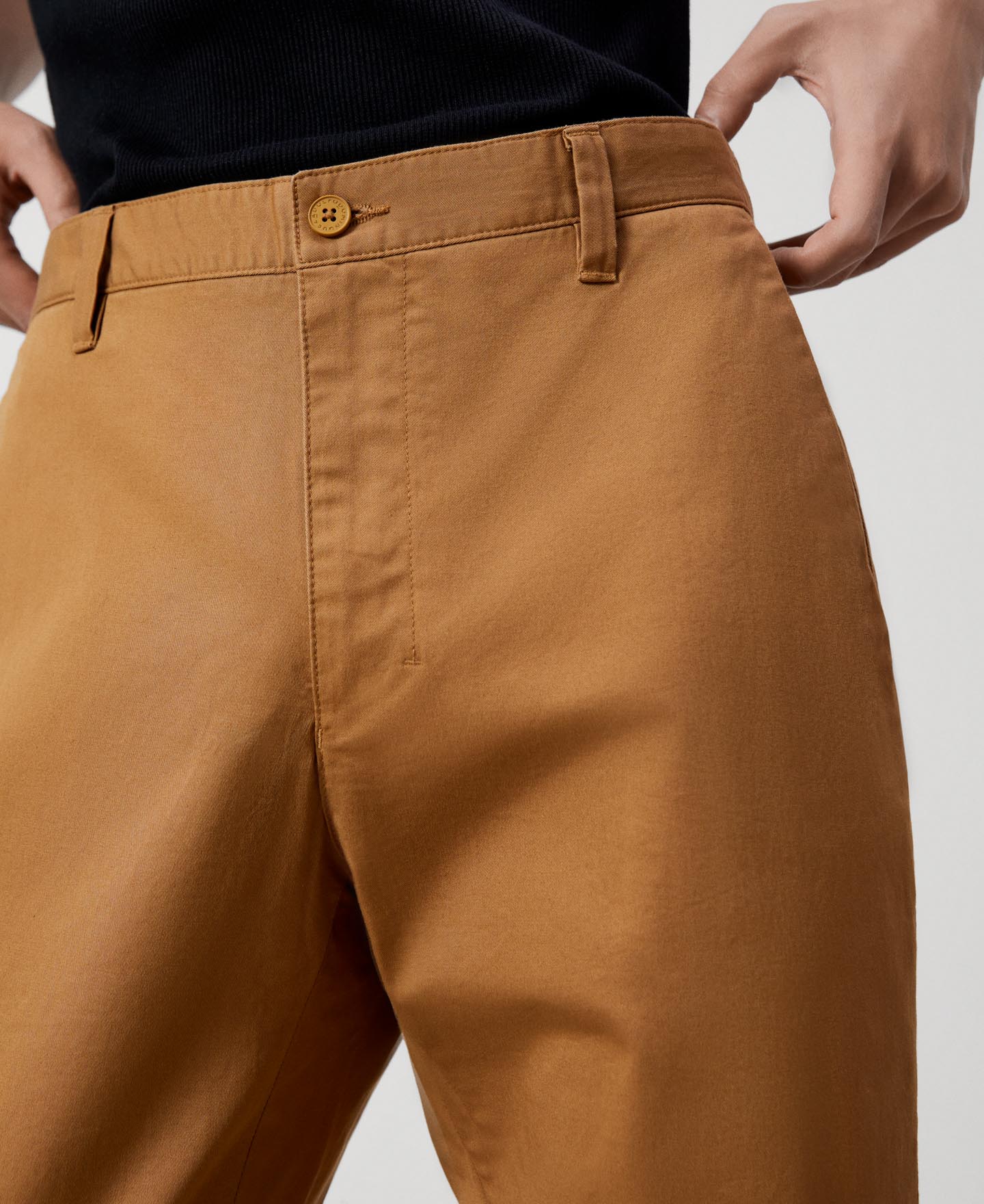 Pantalón chino en algodón elástico image number 3