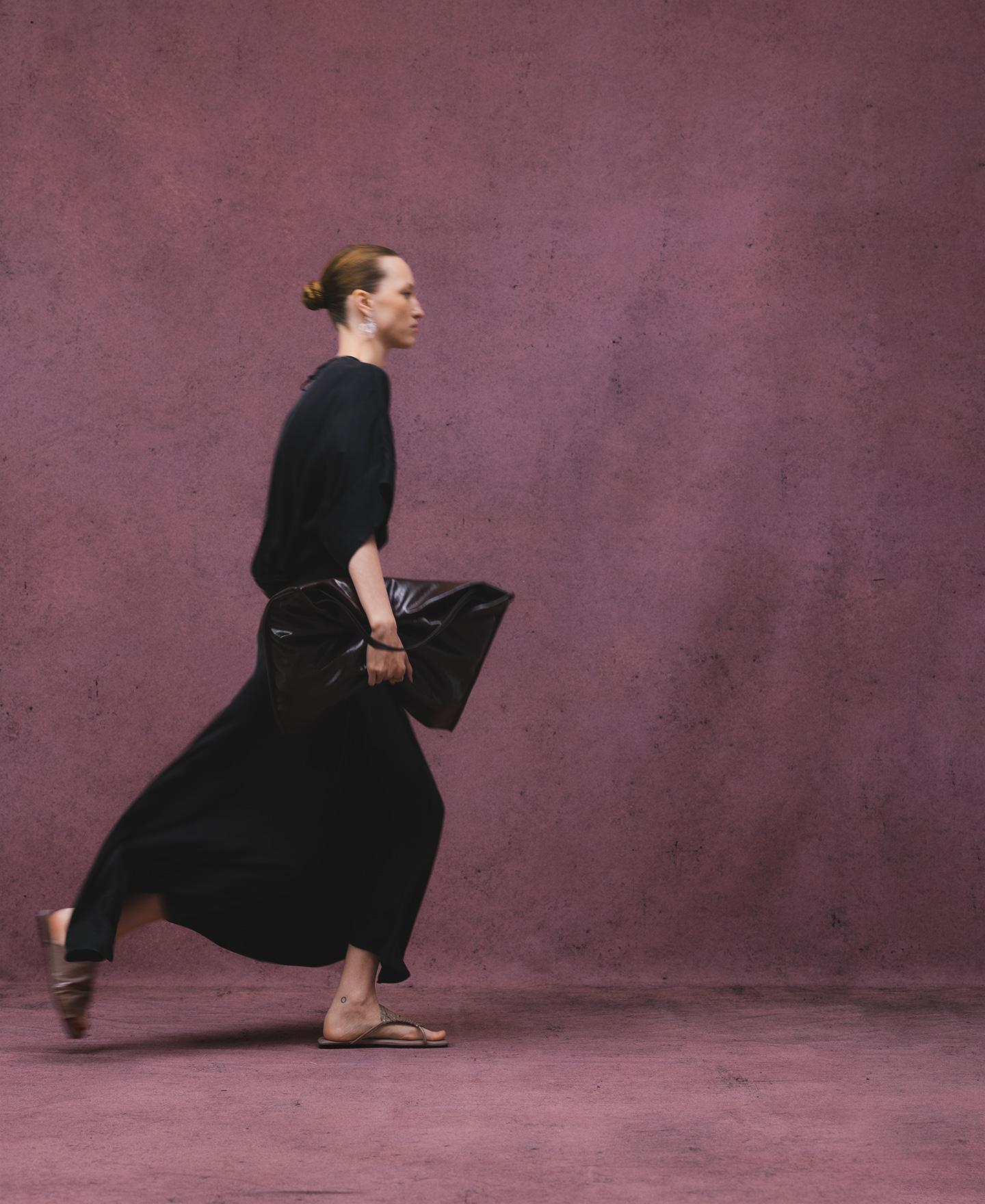 Long black dress woman image number 6
