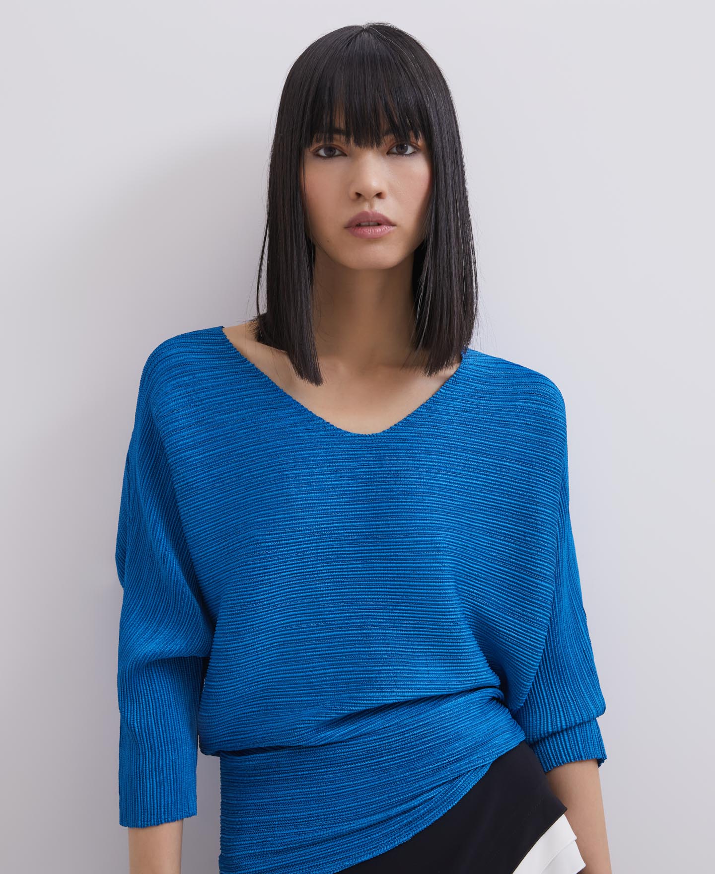 Crinkle top with v-neckline image number 1