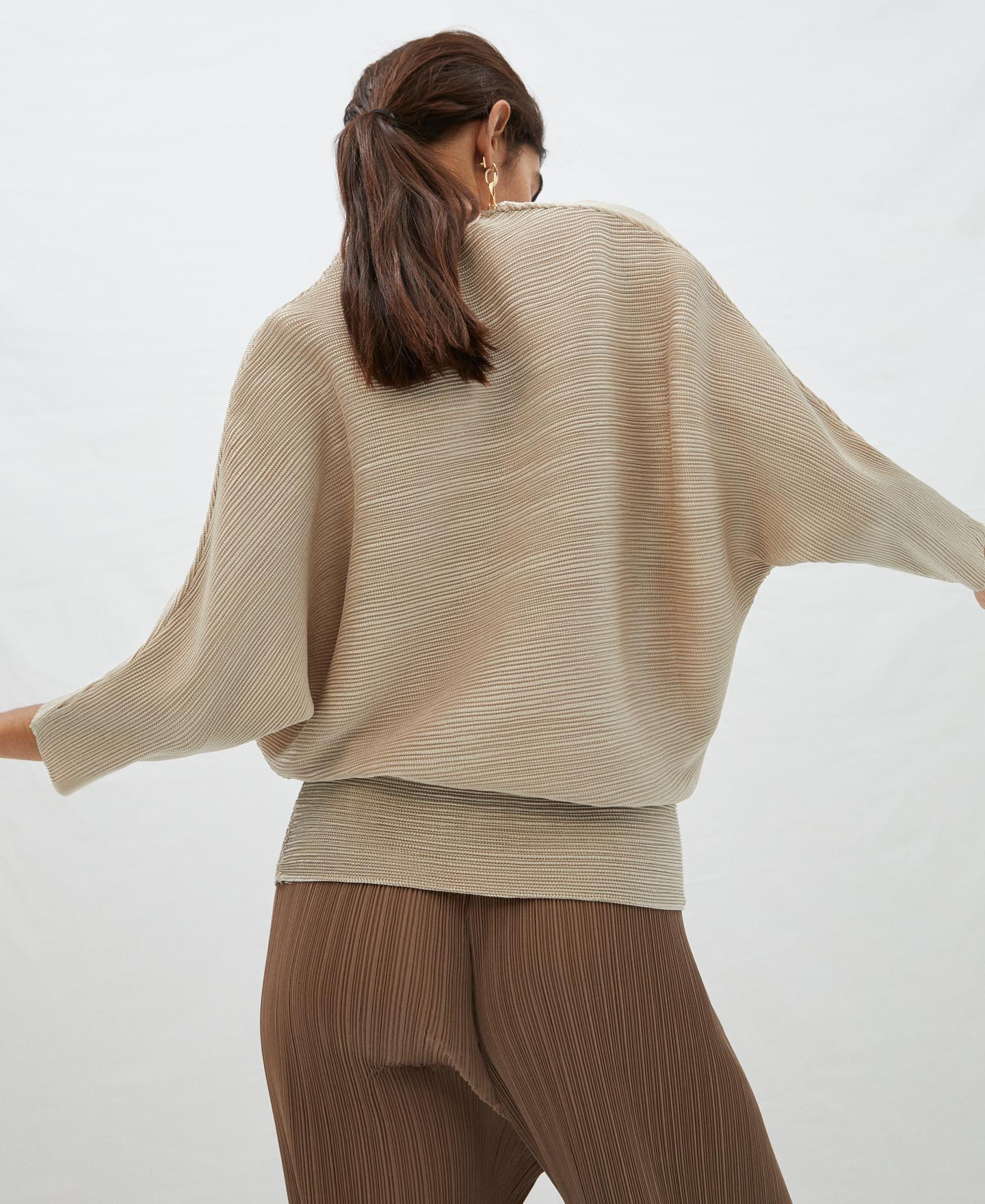 Jersey cuello pico en crinkle image number 2