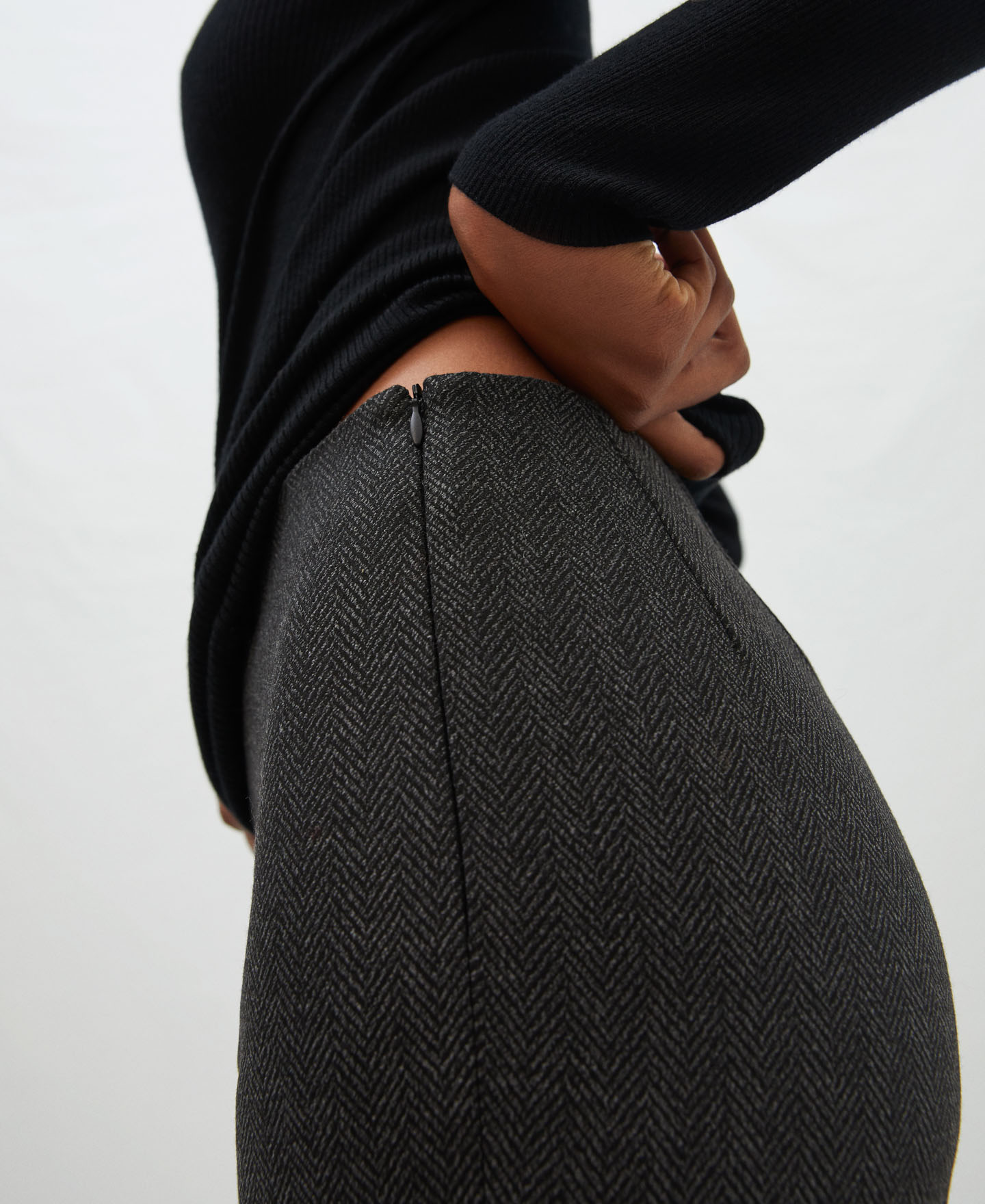 Pantalón pitillo en tejido de twill image number 3