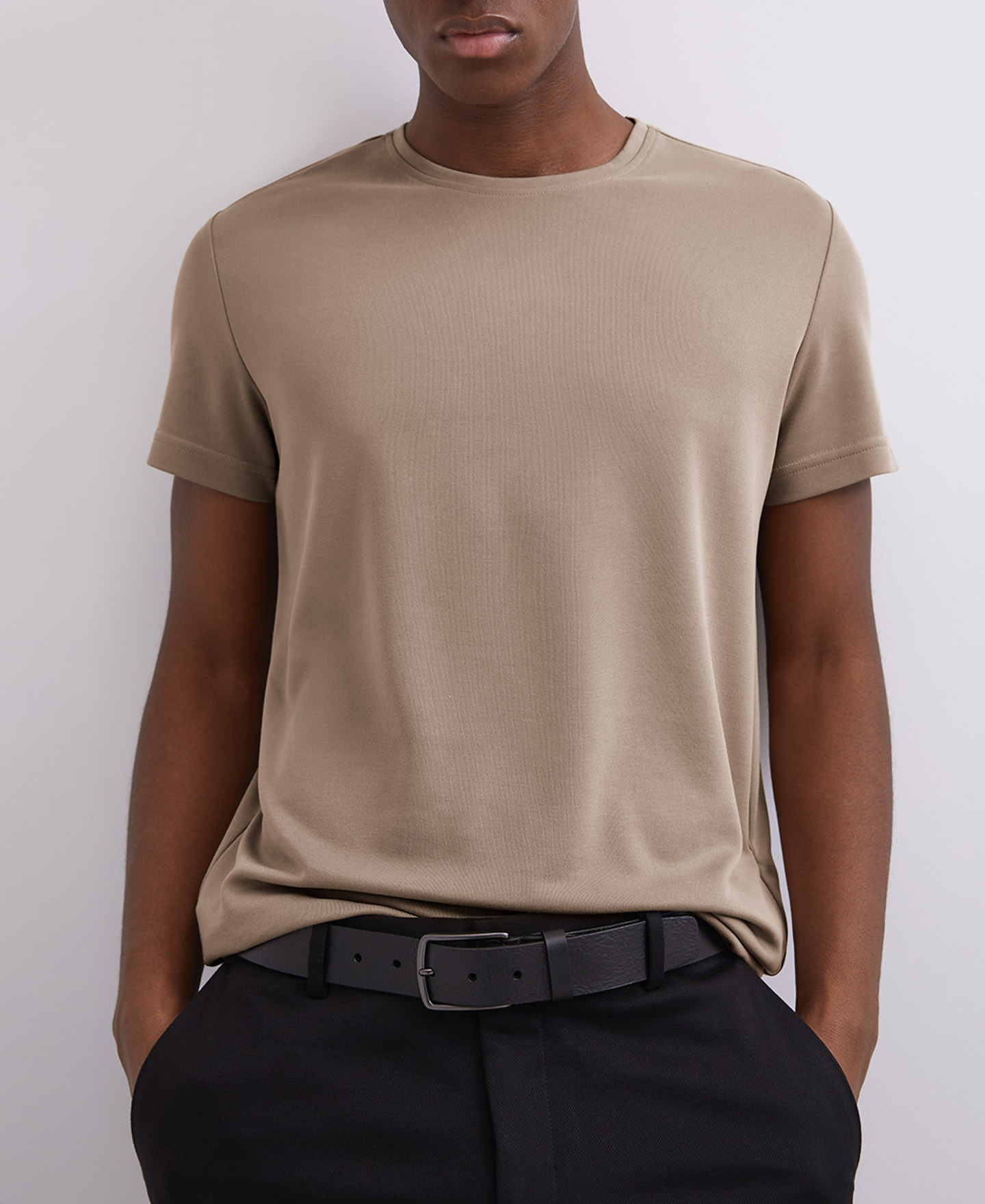 Camiseta cuello caja en modal image number 0