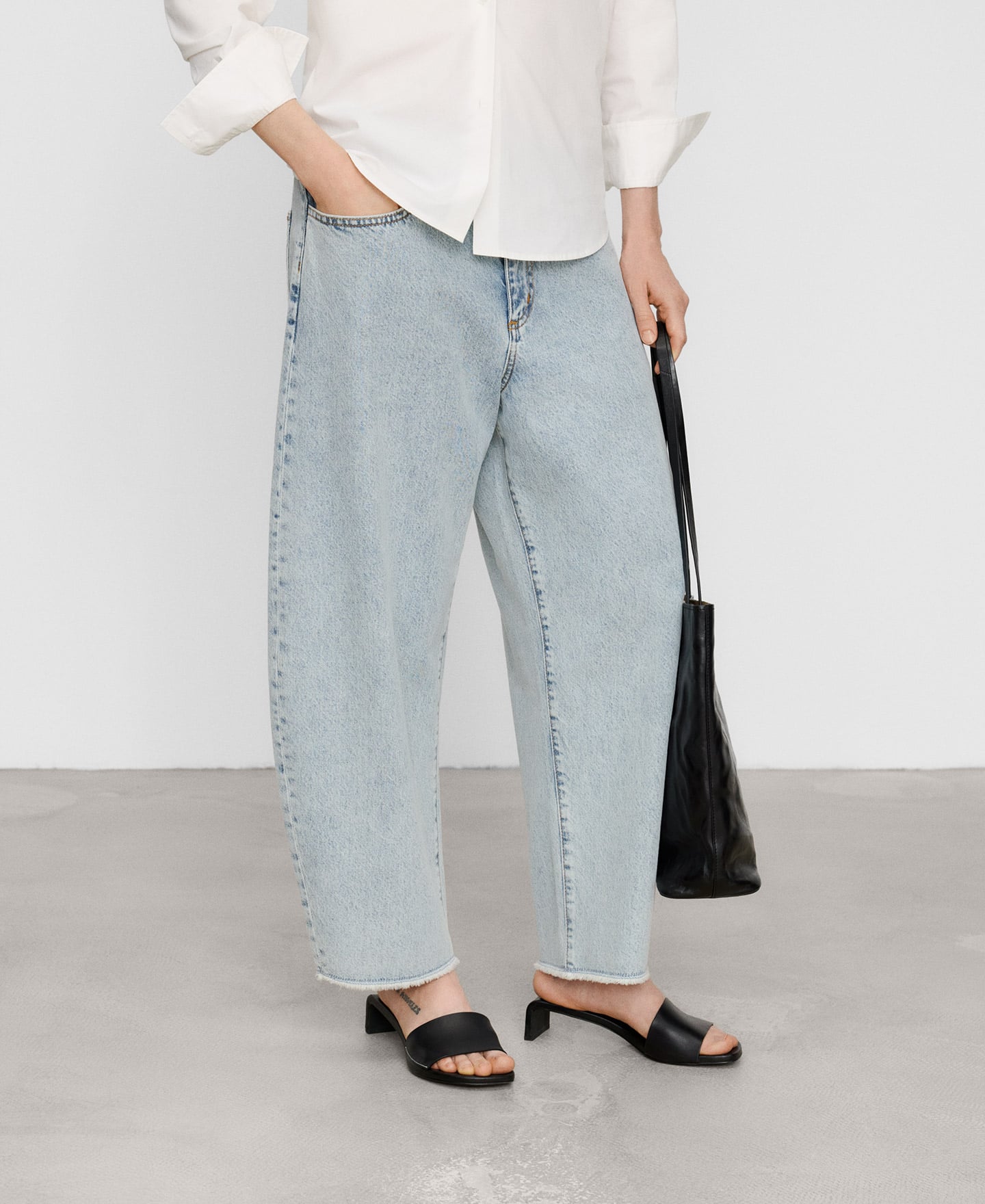 Frayed hem barrel fit denim trousers image number 0